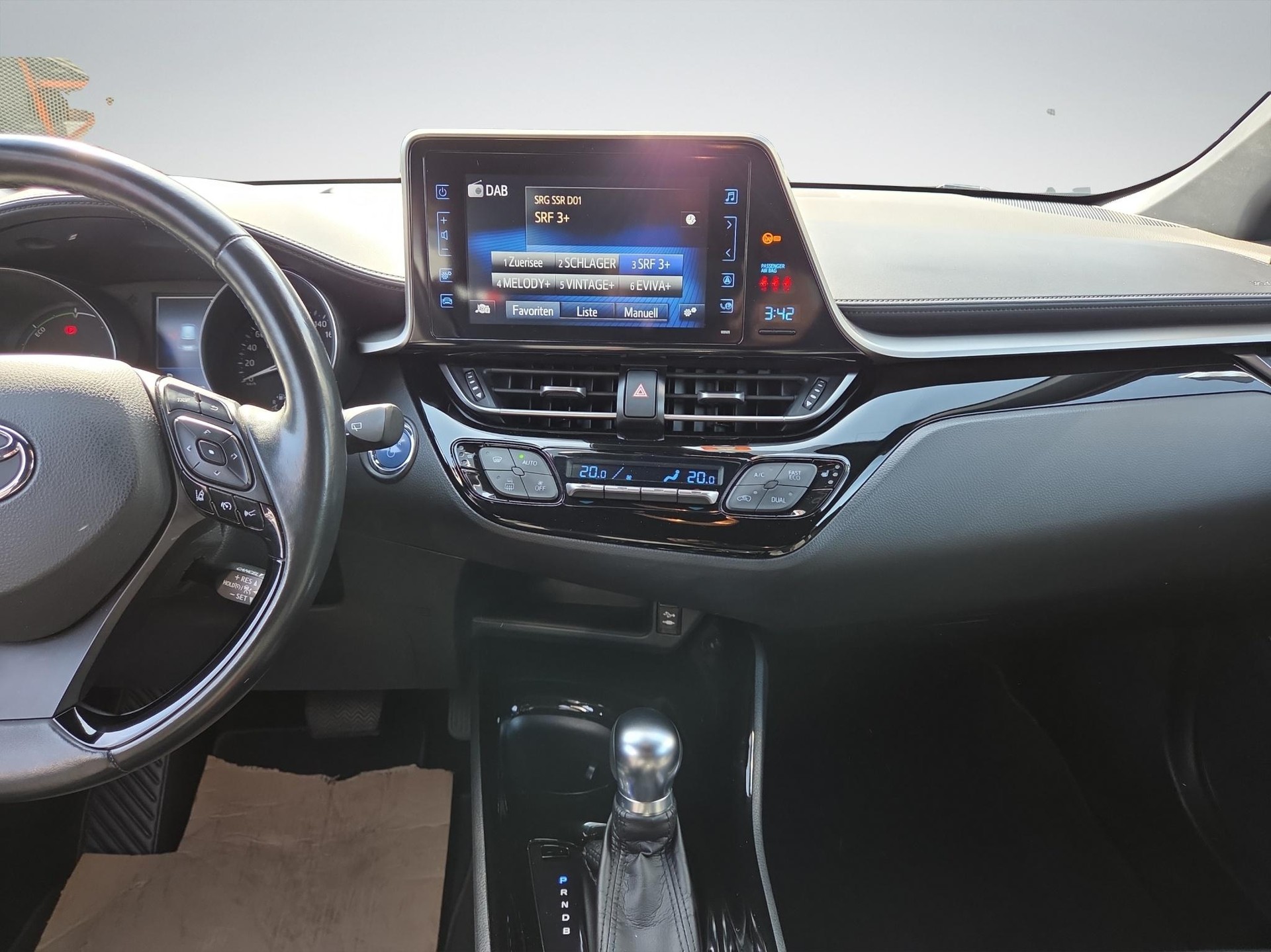 TOYOTA C-HR 1.8 VVTi HSD Trend-image-12