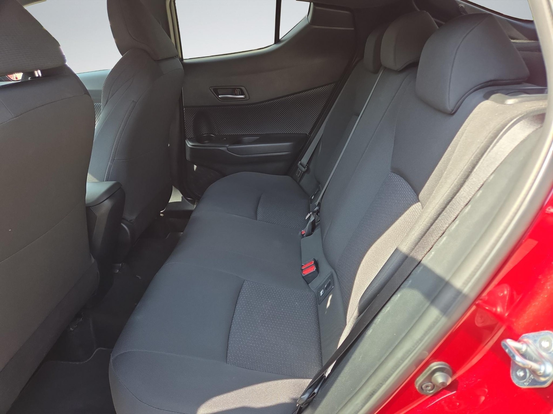 TOYOTA C-HR 1.8 VVTi HSD Trend-image-14