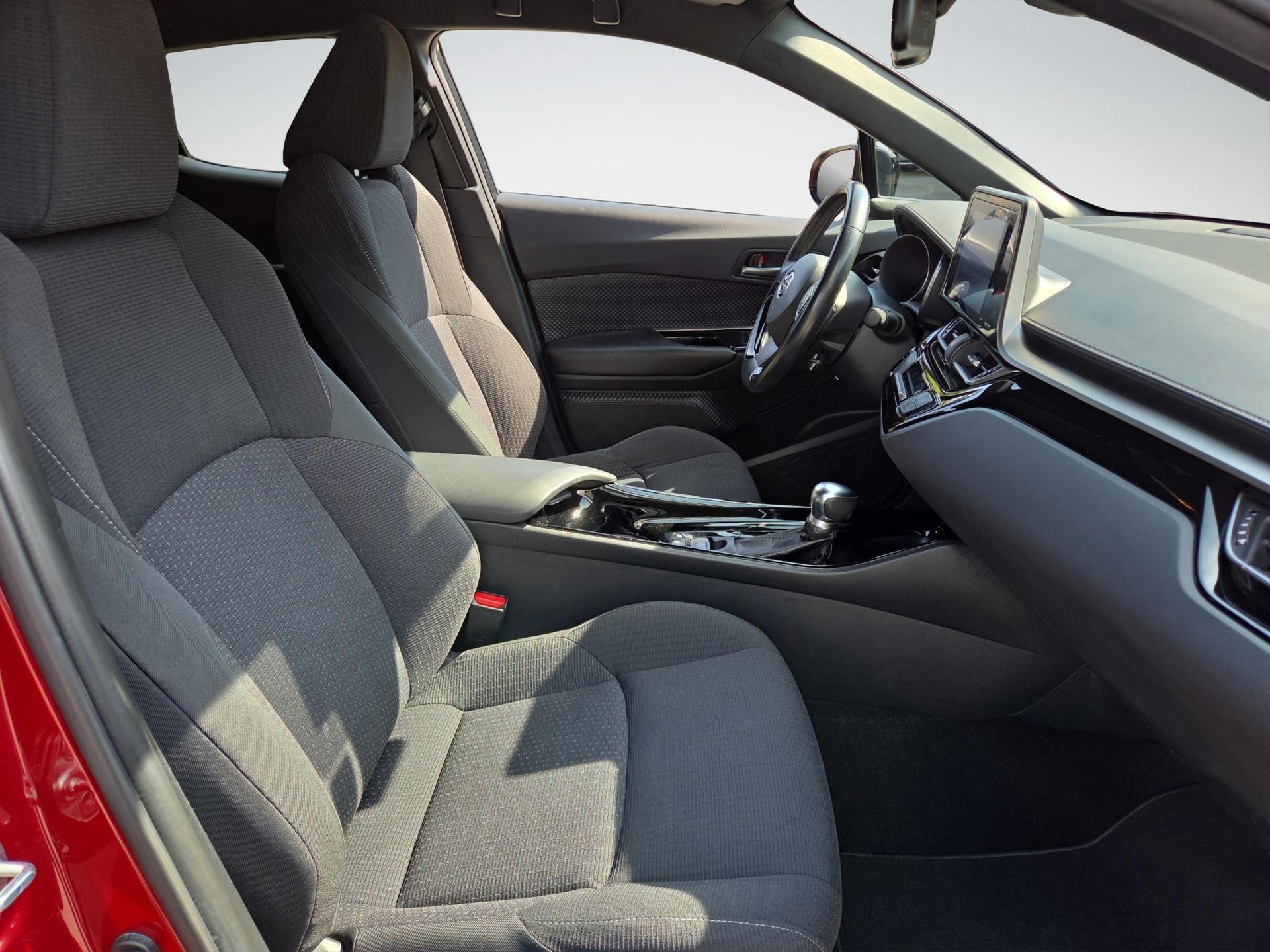 TOYOTA C-HR 1.8 VVTi HSD Trend-image-15