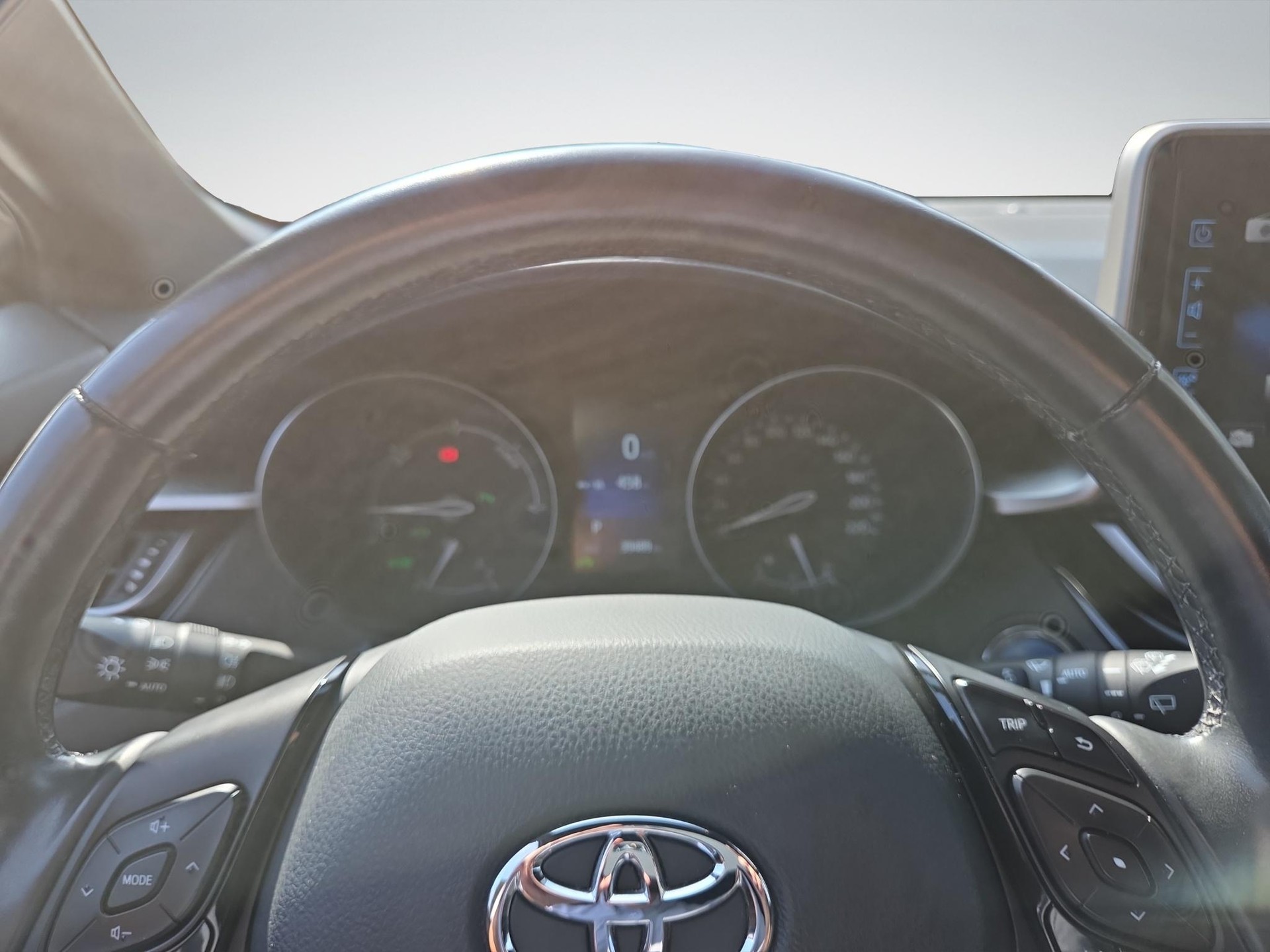TOYOTA C-HR 1.8 VVTi HSD Trend-image-10