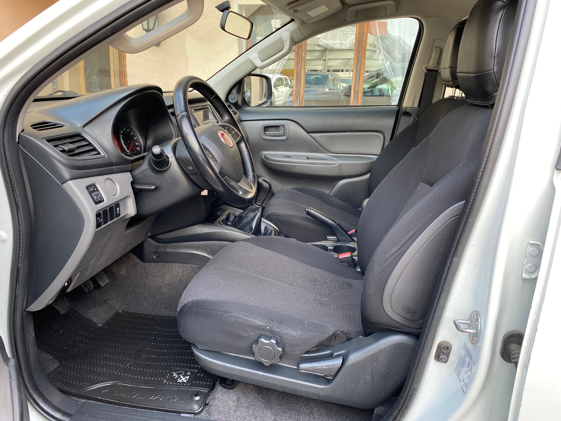 MITSUBISHI L 200 2.4 Value Double Cab-image-2