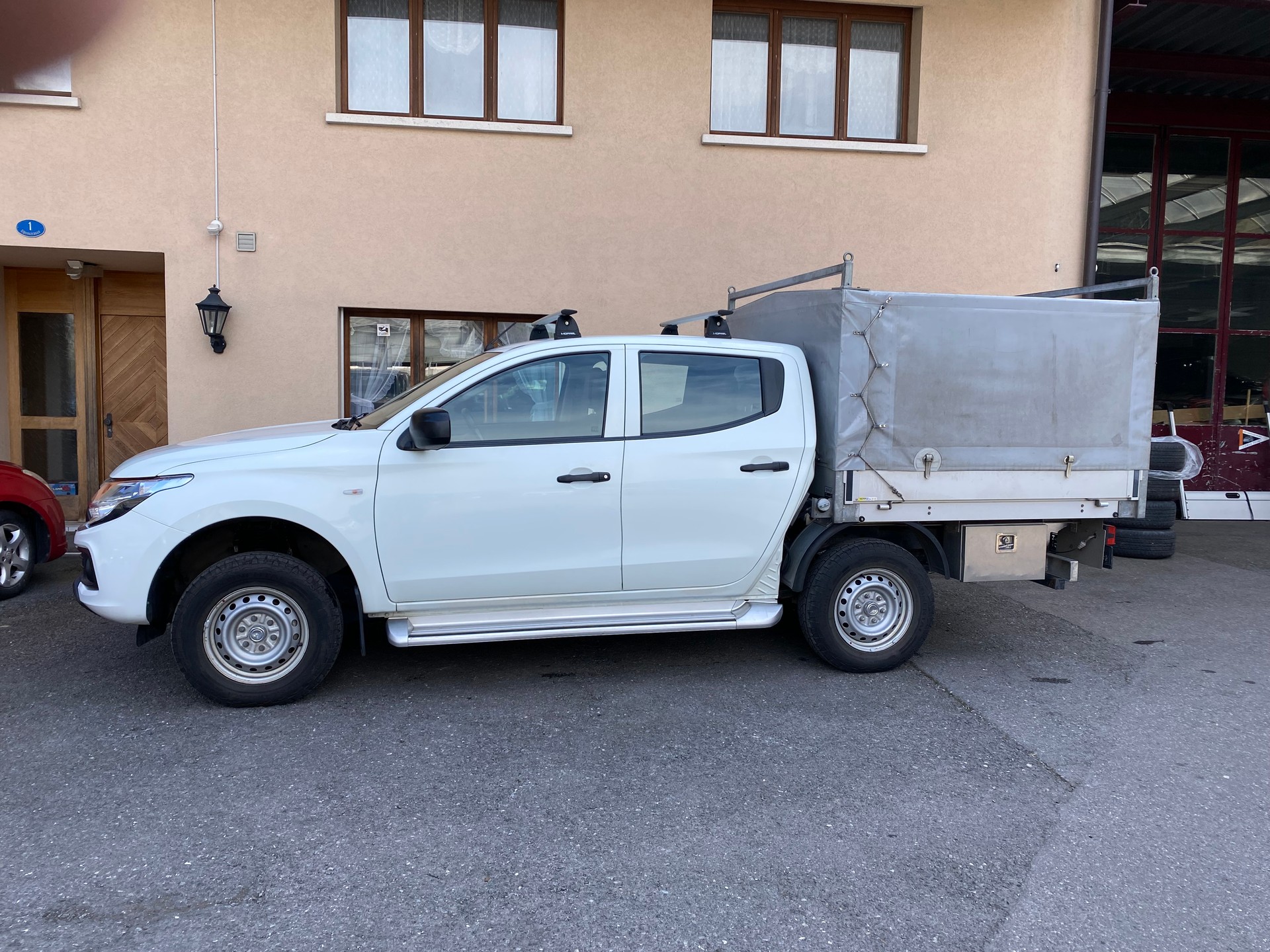 MITSUBISHI L 200 2.4 Value Double Cab-image-8