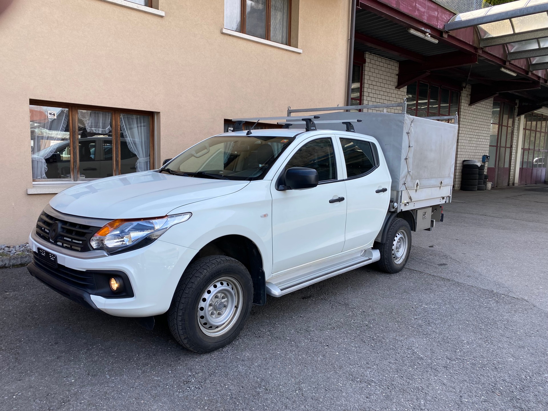 MITSUBISHI L 200 2.4 Value Double Cab-image-9