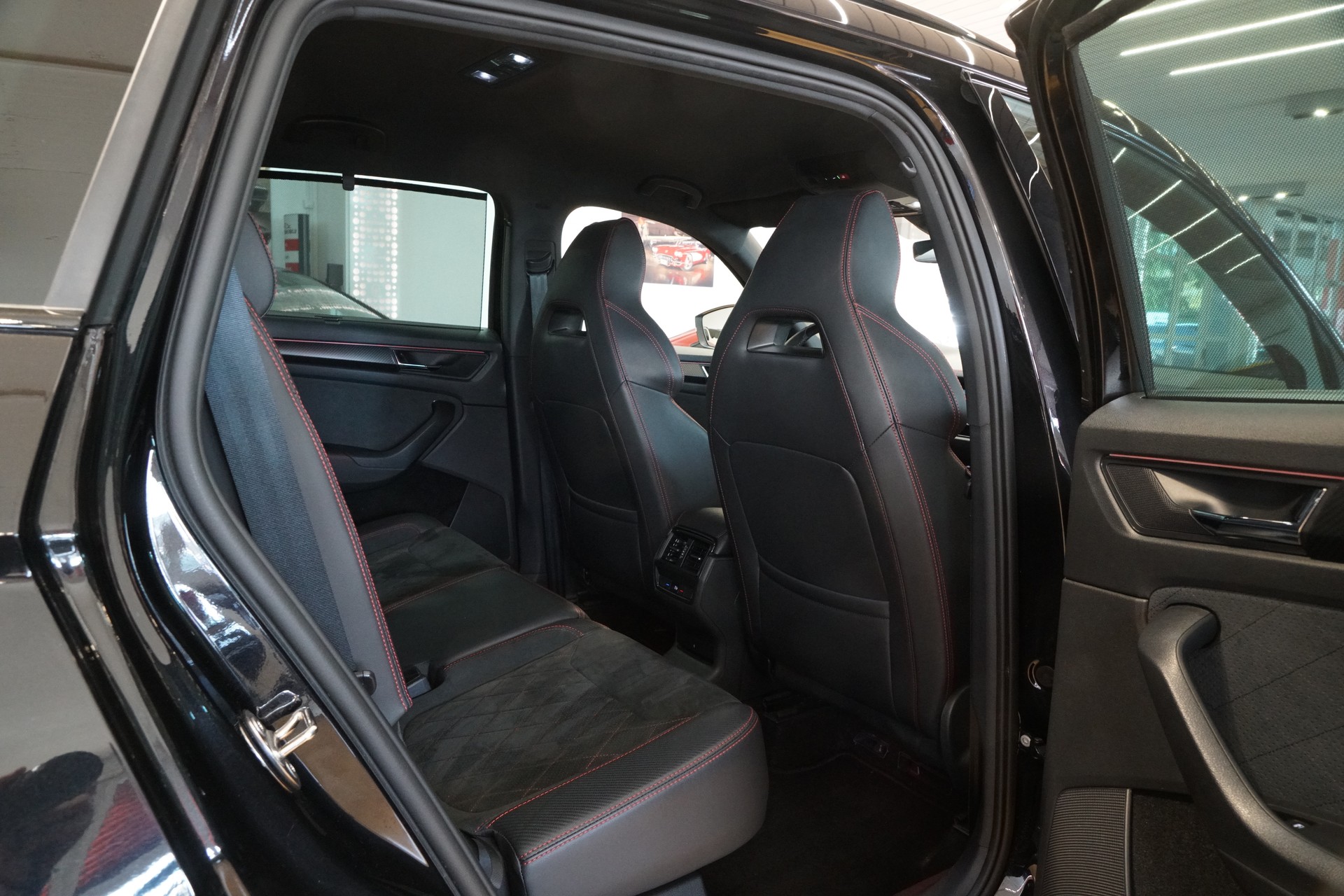 SKODA Kodiaq 2.0 TSI 4x4 RS 7-Sitzer-image-19