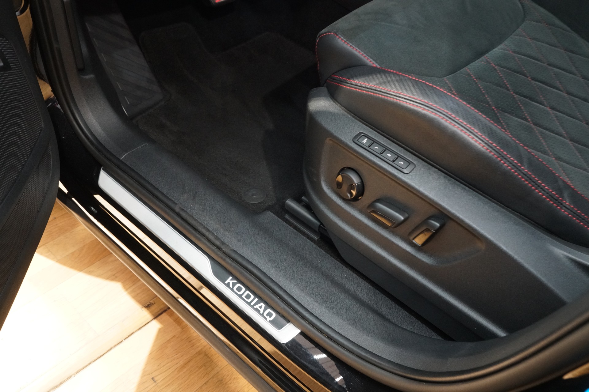 SKODA Kodiaq 2.0 TSI 4x4 RS 7-Sitzer-image-13