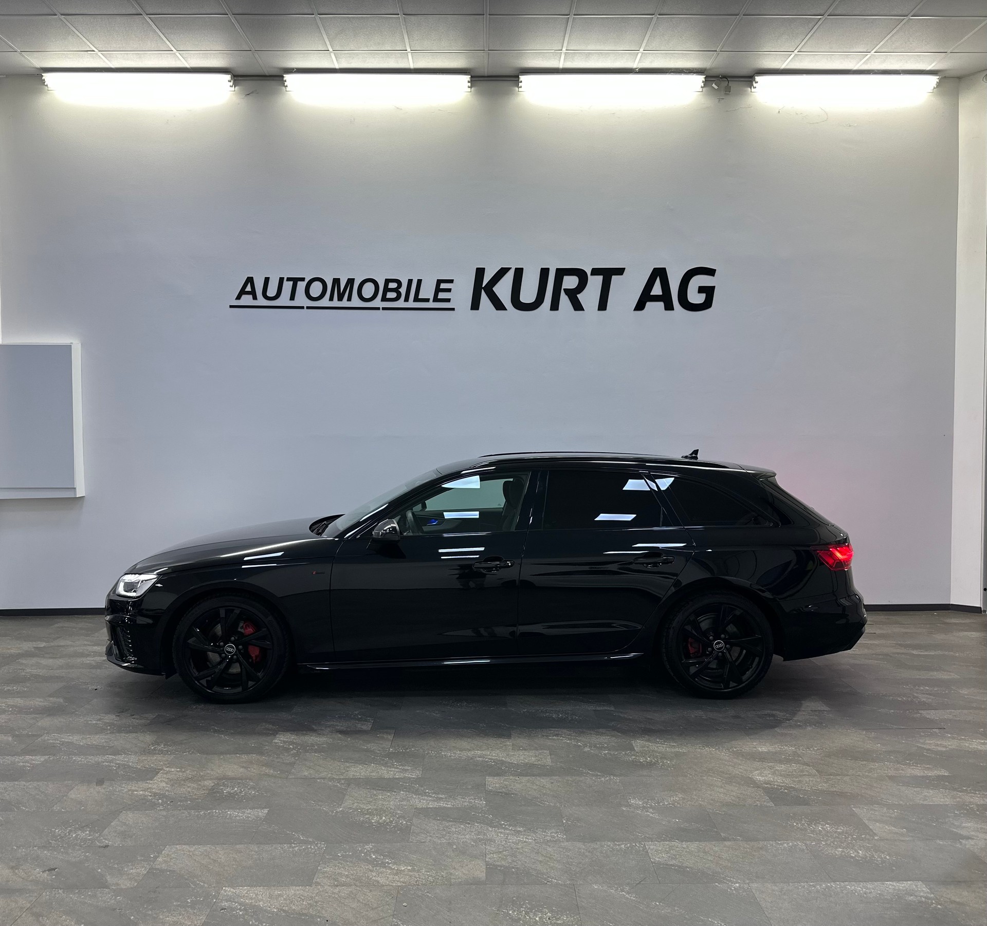 AUDI A4 Avant 35 TFSI S line S-tronic-image-2