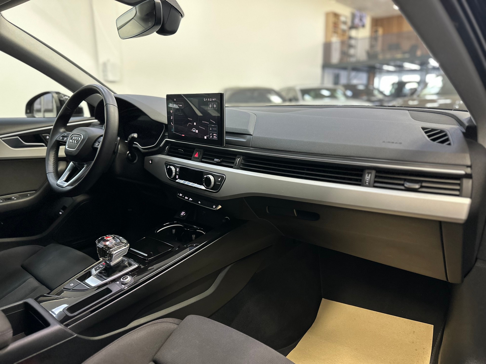 AUDI A4 Avant 35 TFSI S line S-tronic-image-12
