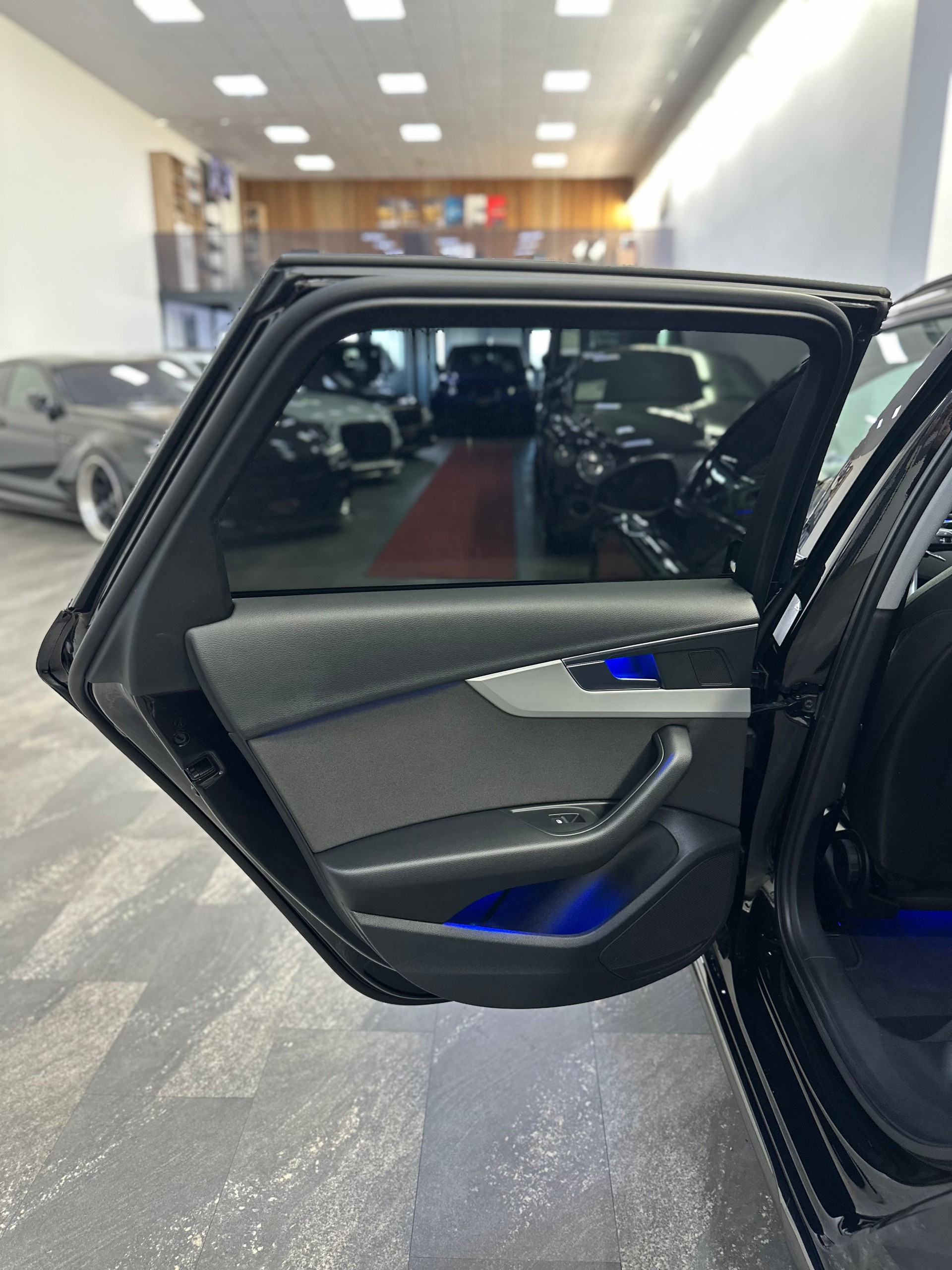 AUDI A4 Avant 35 TFSI S line S-tronic-image-17