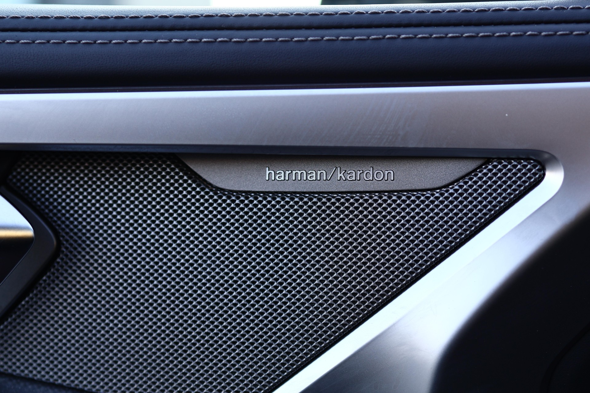 BMW M850i xDrive Coupé-image-25