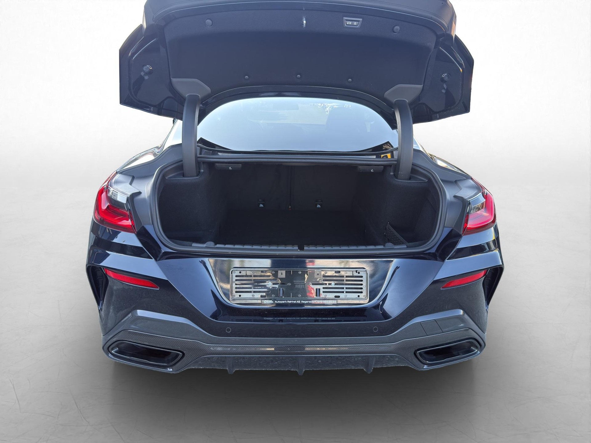 BMW M850i xDrive Coupé-image-10