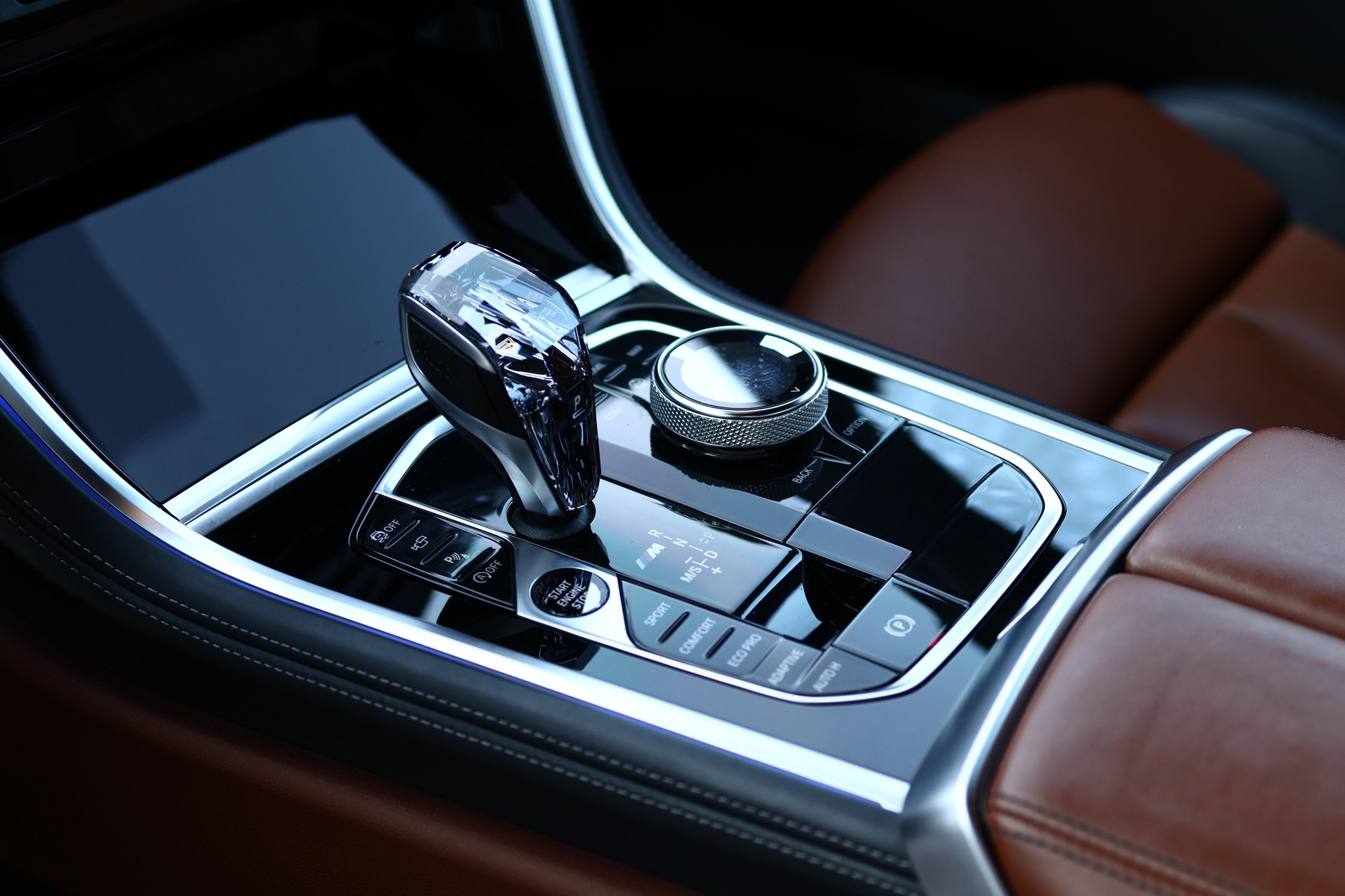 BMW M850i xDrive Coupé-image-18