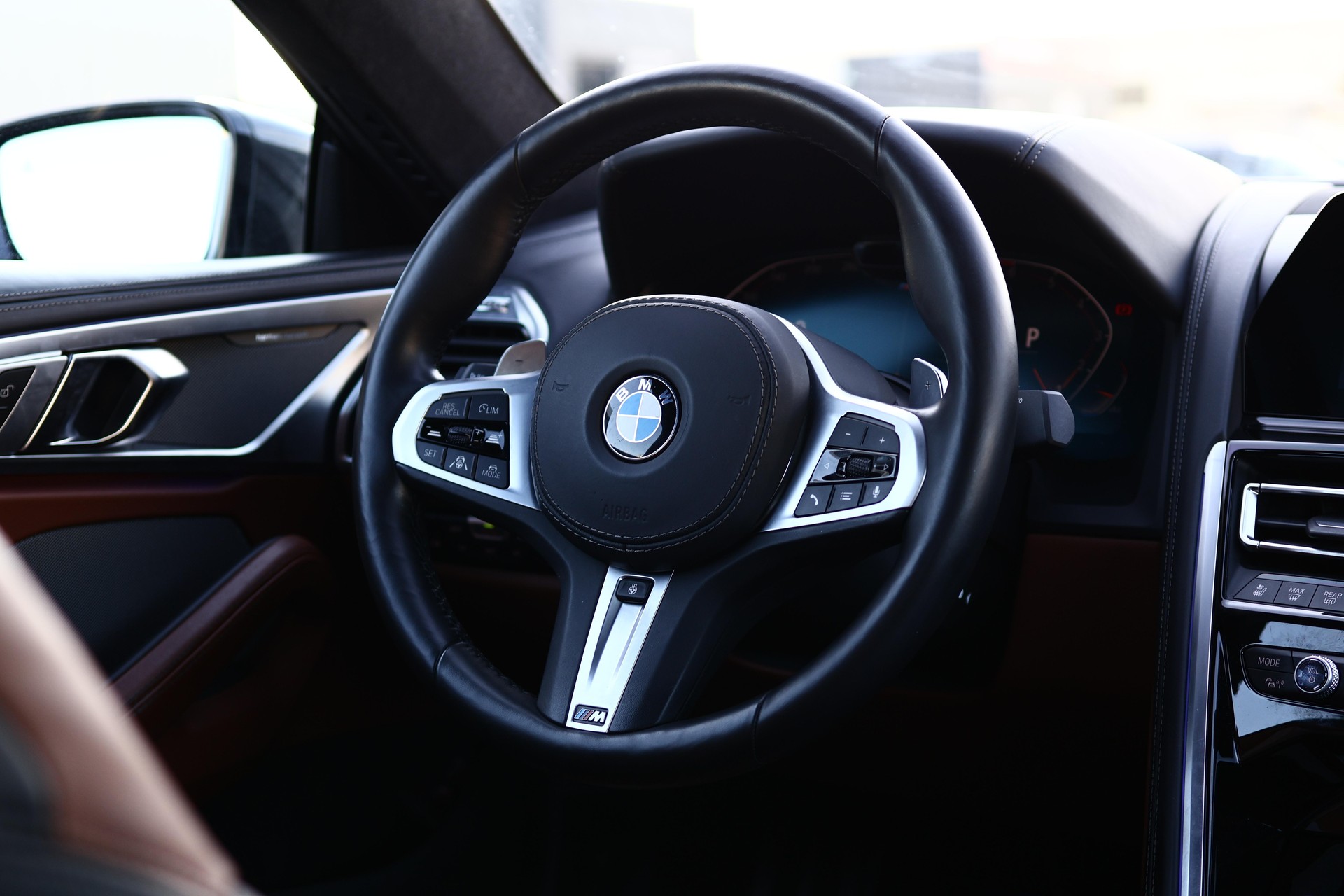 BMW M850i xDrive Coupé-image-25