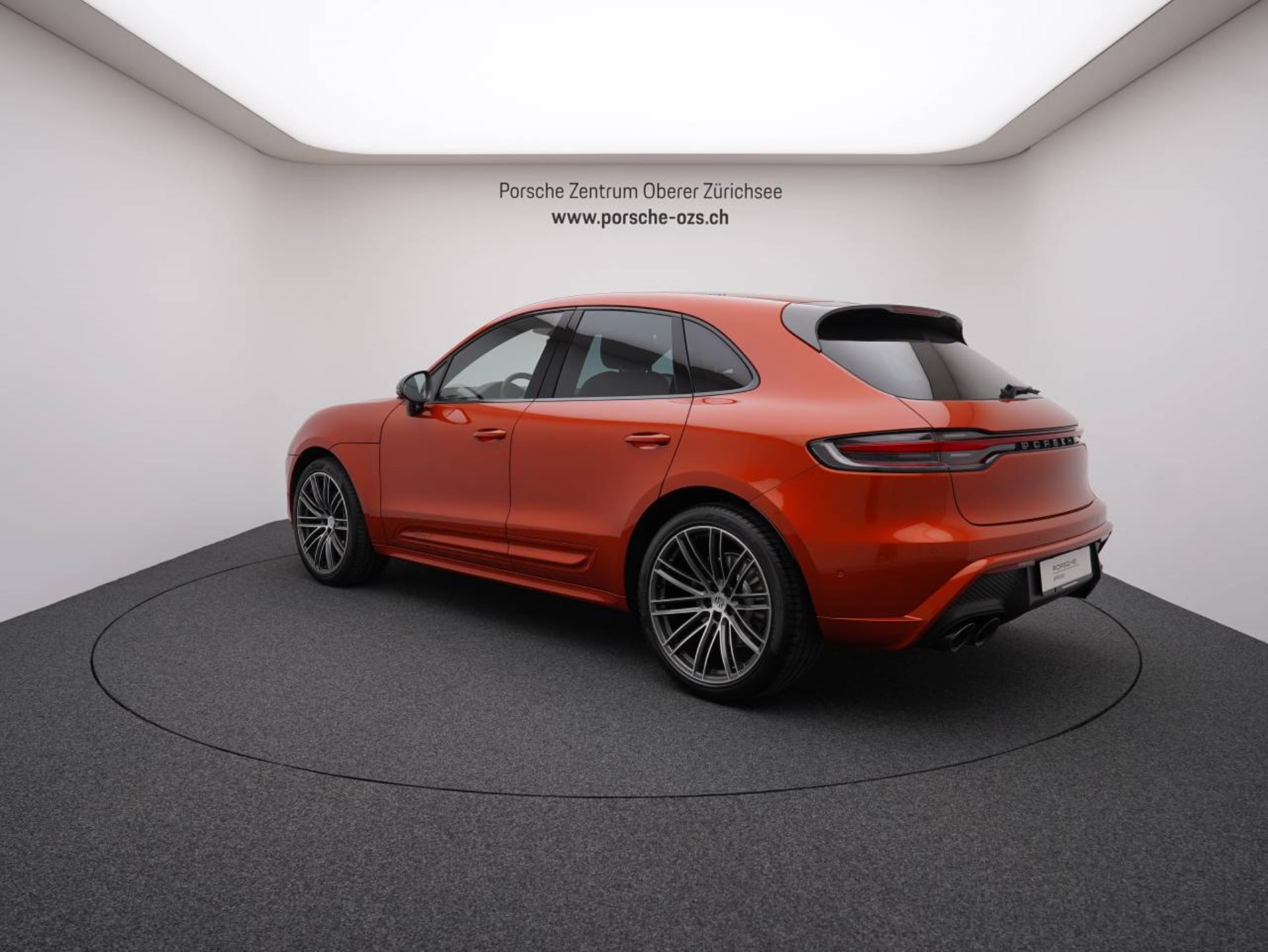 PORSCHE Macan T-showroom-element-2