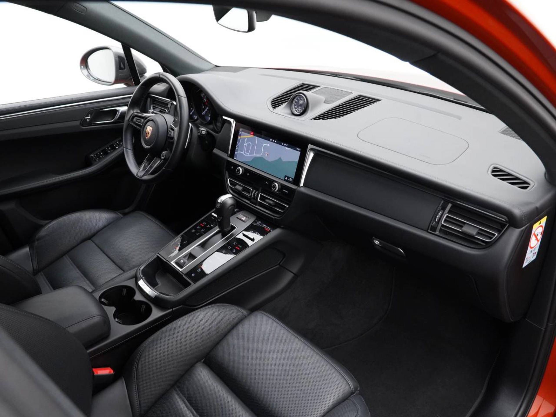 PORSCHE Macan T-image-24