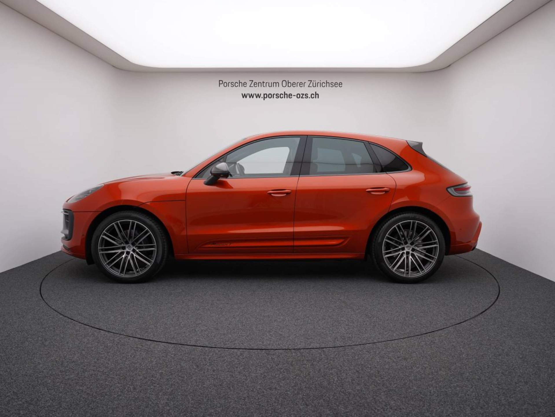 PORSCHE Macan T-showroom-element-1