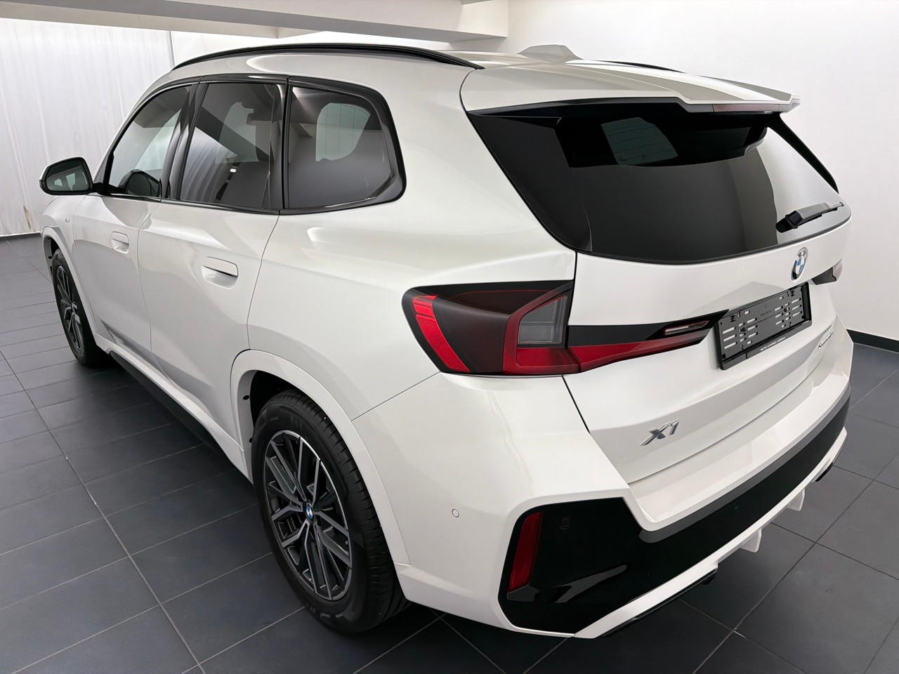 BMW X1 sDrive 18i M Sport-image-1