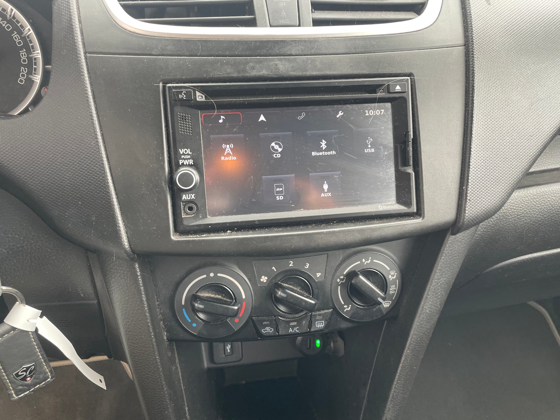 SUZUKI Swift 1.2i 16V Unico 4x4-image-9