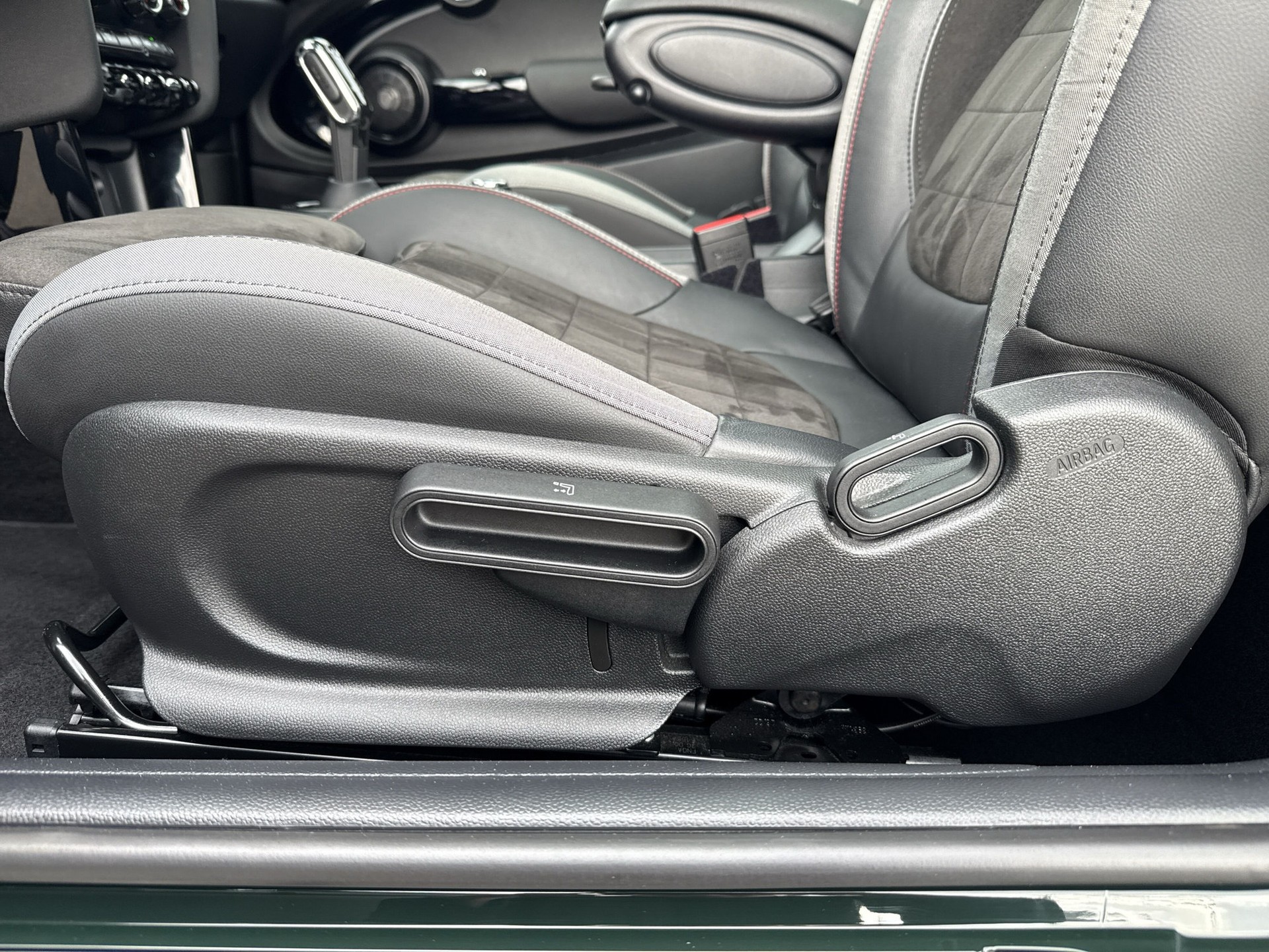 MINI Cooper John Cooper Works Steptronic-image-18