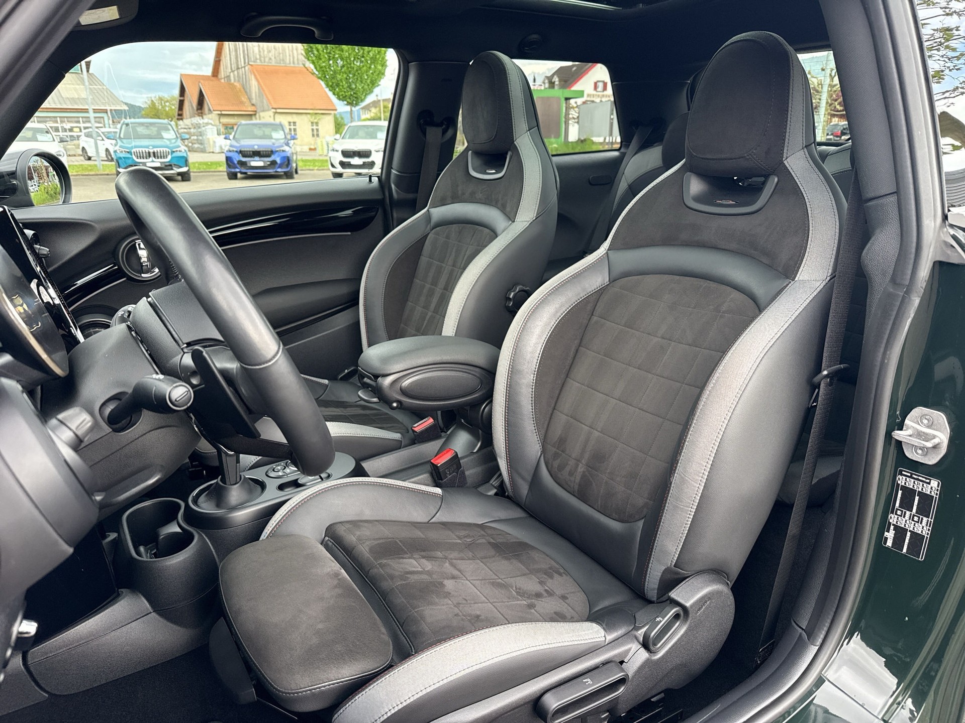 MINI Cooper John Cooper Works Steptronic-image-9