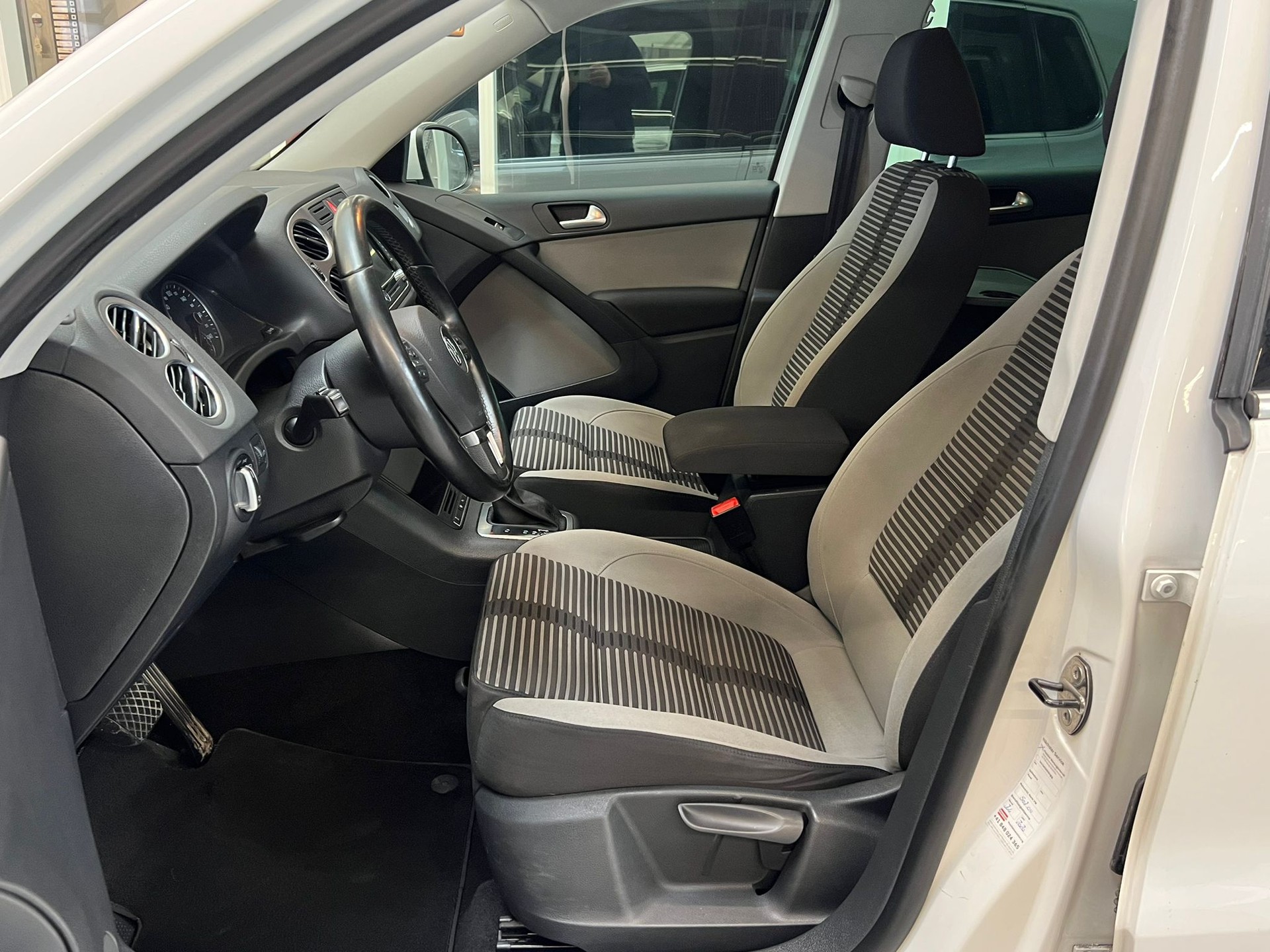VW Tiguan 2.0 TDI Sport&Style DSG-image-10