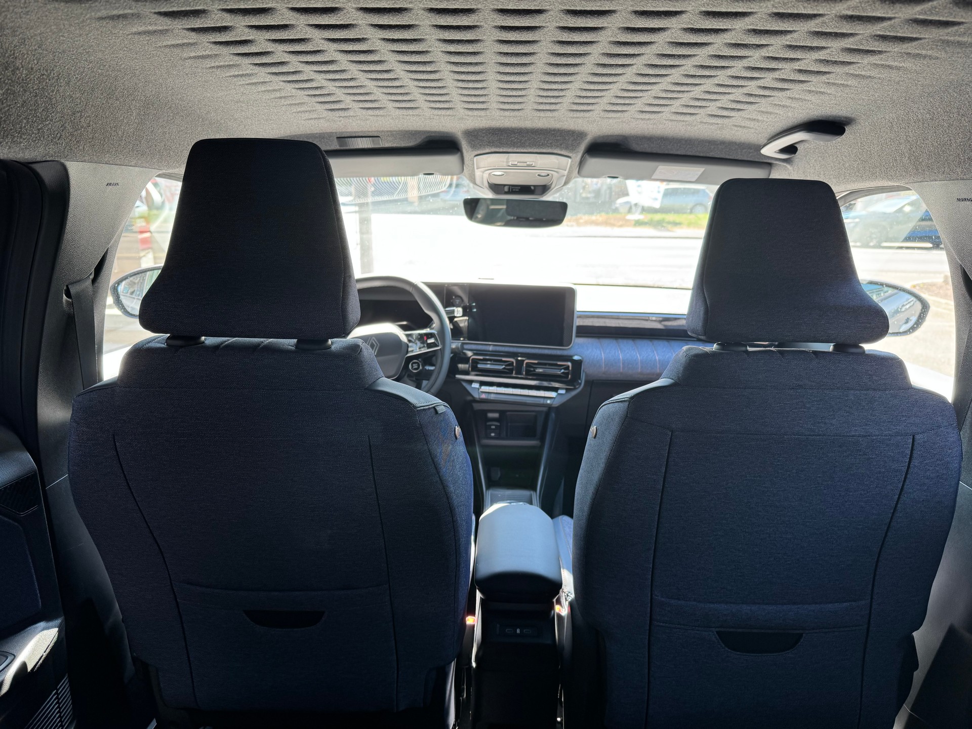 RENAULT R4 E-Tech Comfort Range 52 kWh Techno-image-10