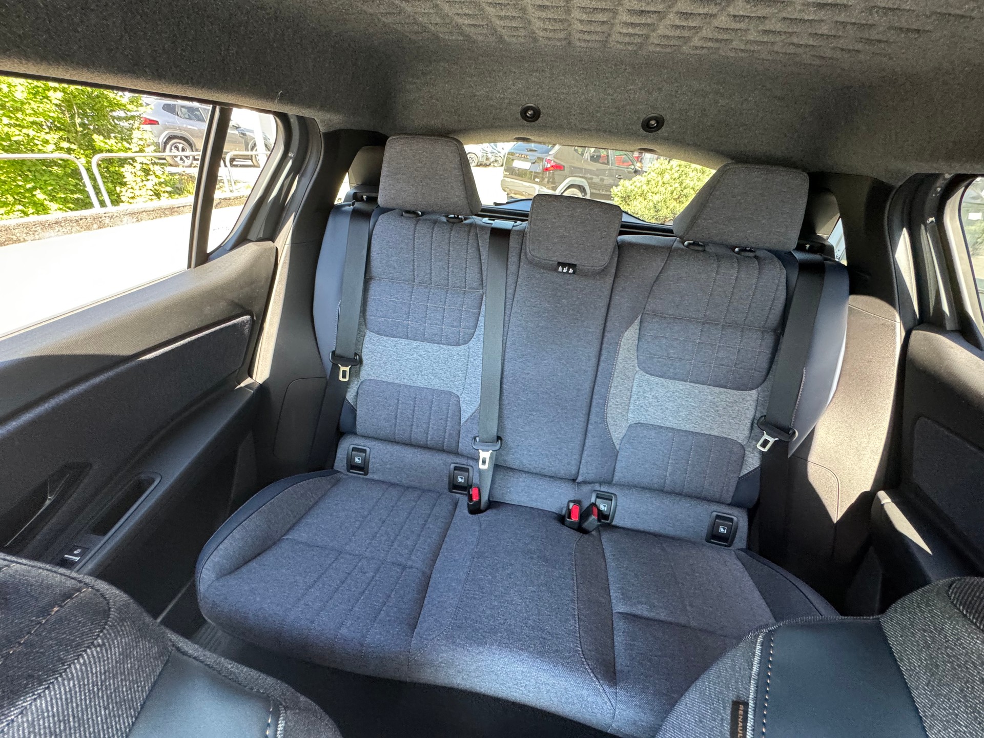 RENAULT R4 E-Tech Comfort Range 52 kWh Techno-image-15