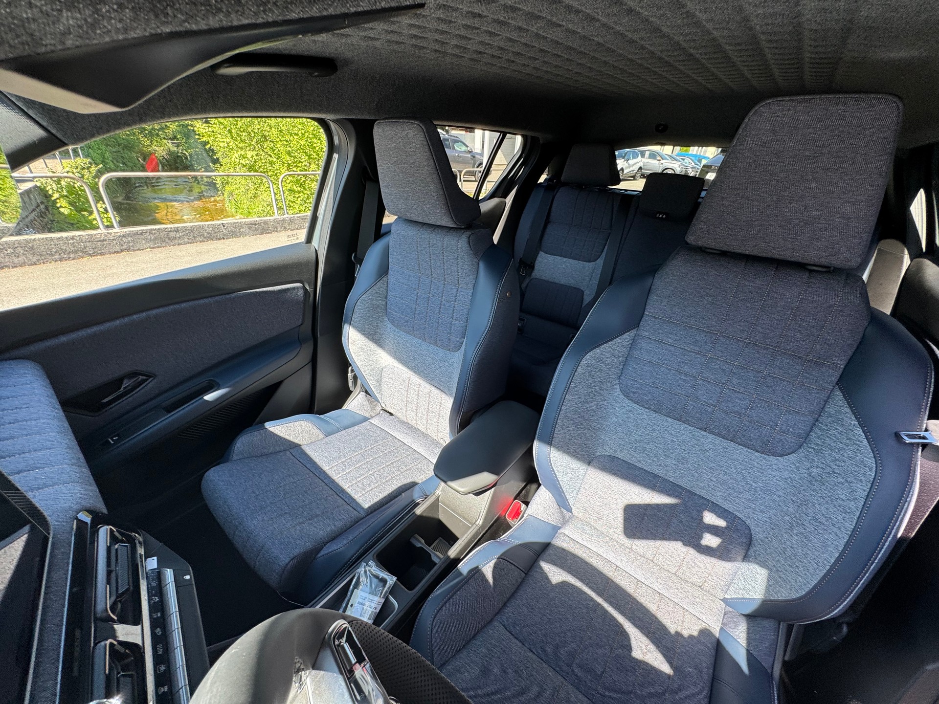 RENAULT R4 E-Tech Comfort Range 52 kWh Techno-image-14