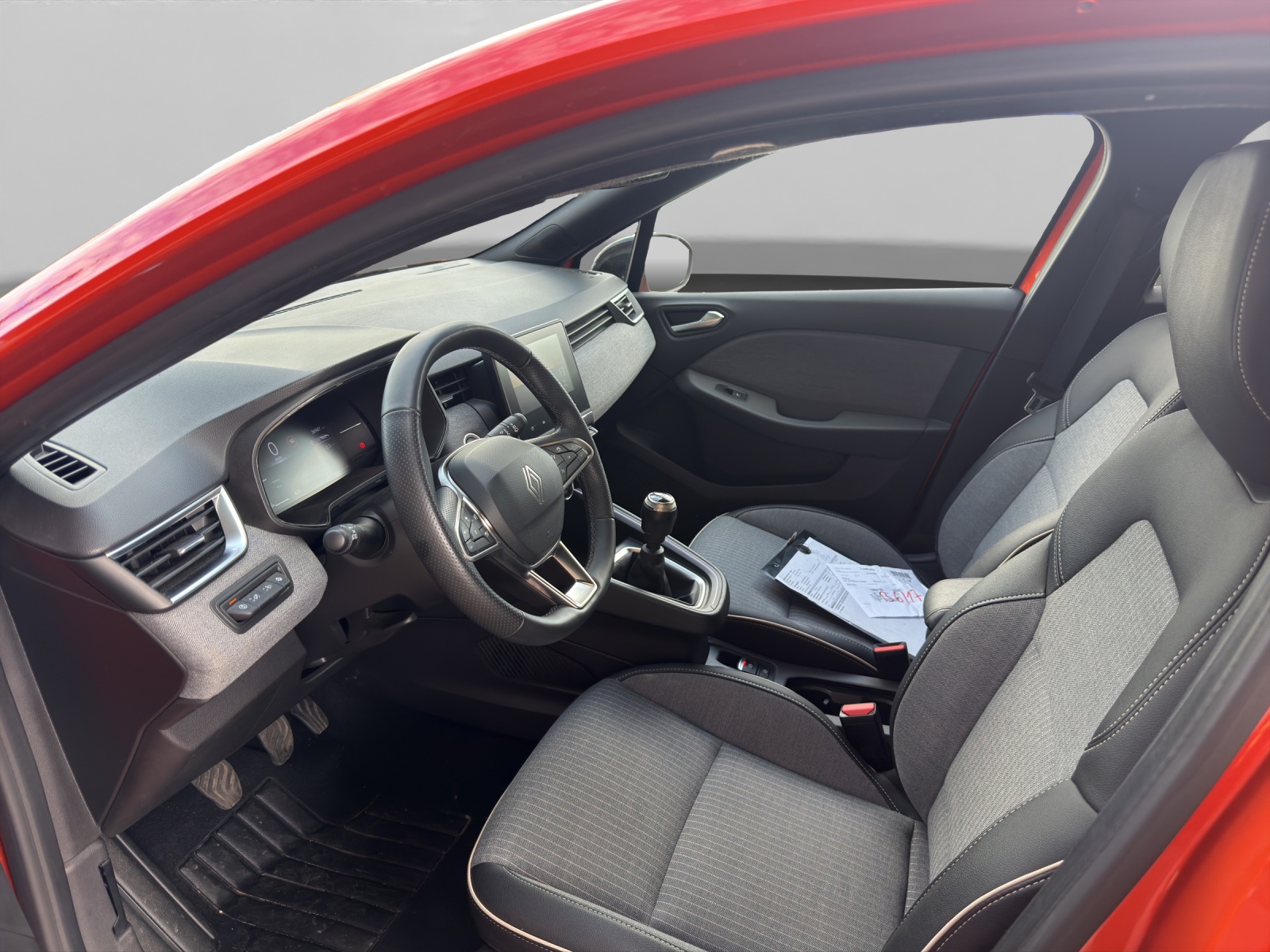 RENAULT Clio 1.0 TCe techno-image-5