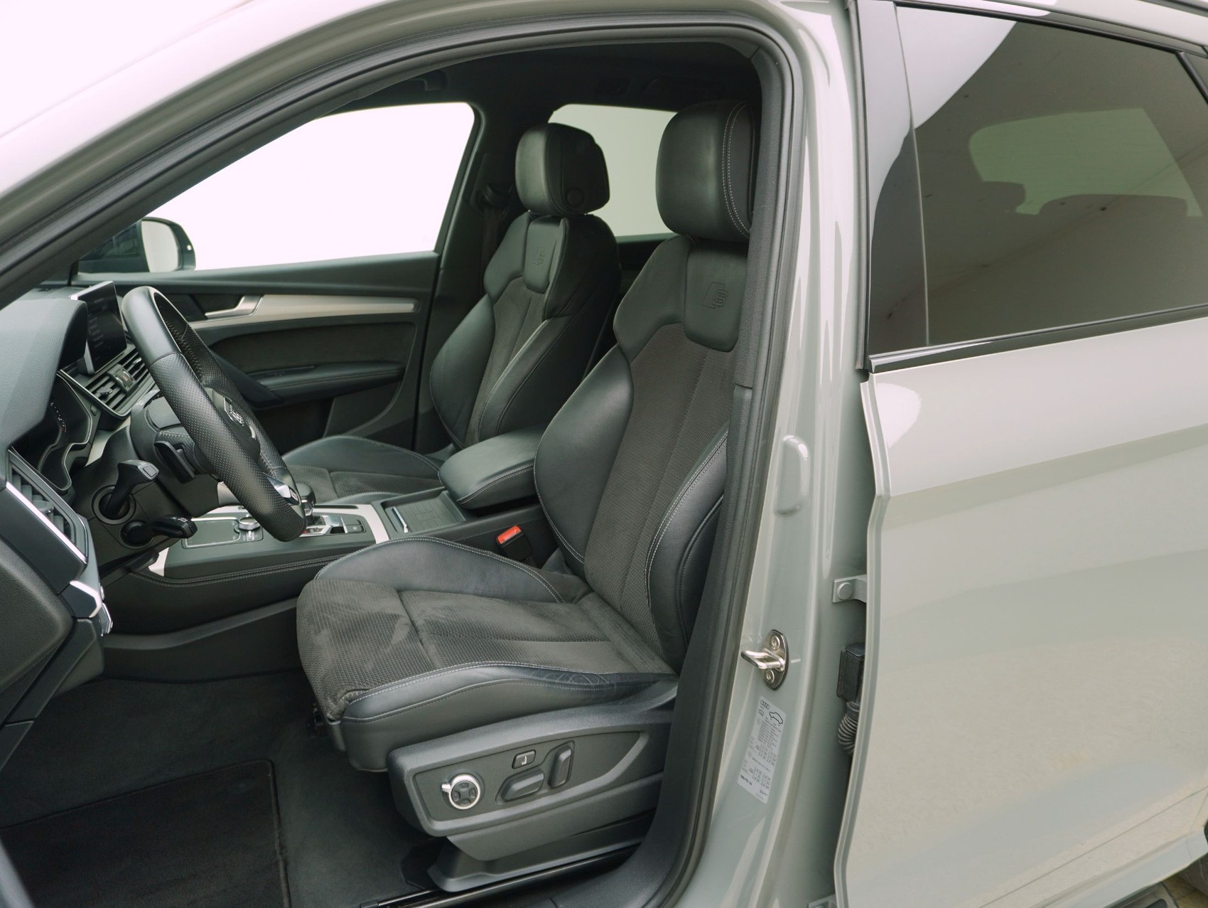 AUDI Q5 45 TFSI S line quattro S-Tronic-image-7