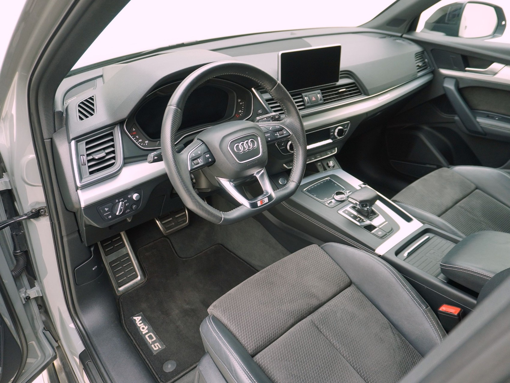 AUDI Q5 45 TFSI S line quattro S-Tronic-image-8