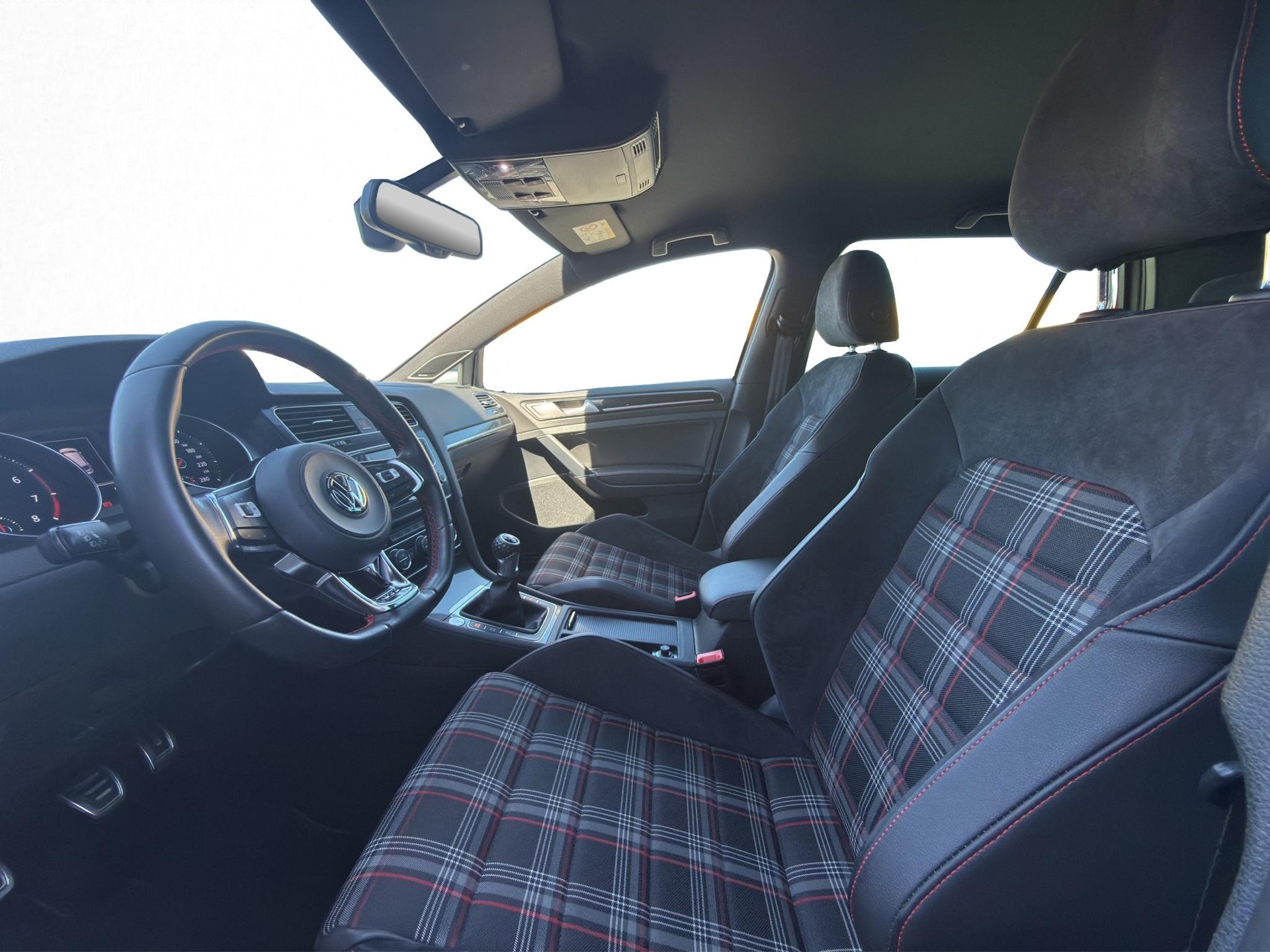 VW Golf VII 2.0 TSI GTI Performance-image-10