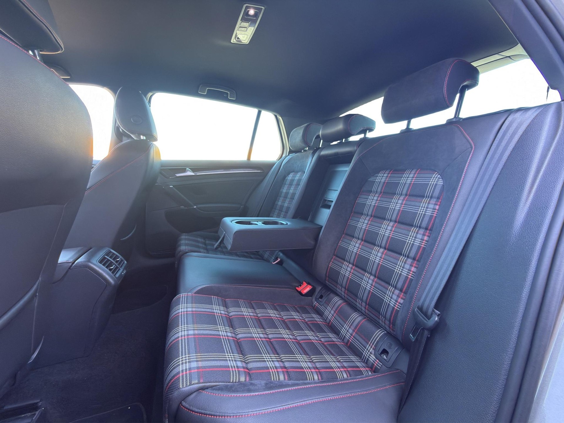 VW Golf VII 2.0 TSI GTI Performance-image-17
