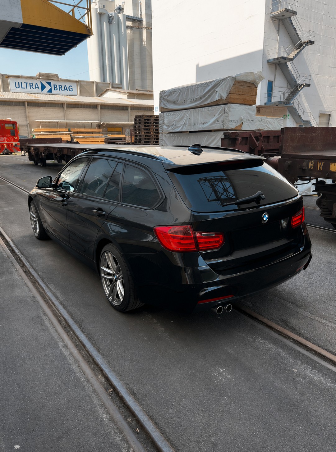 BMW 330d xDrive-image-2