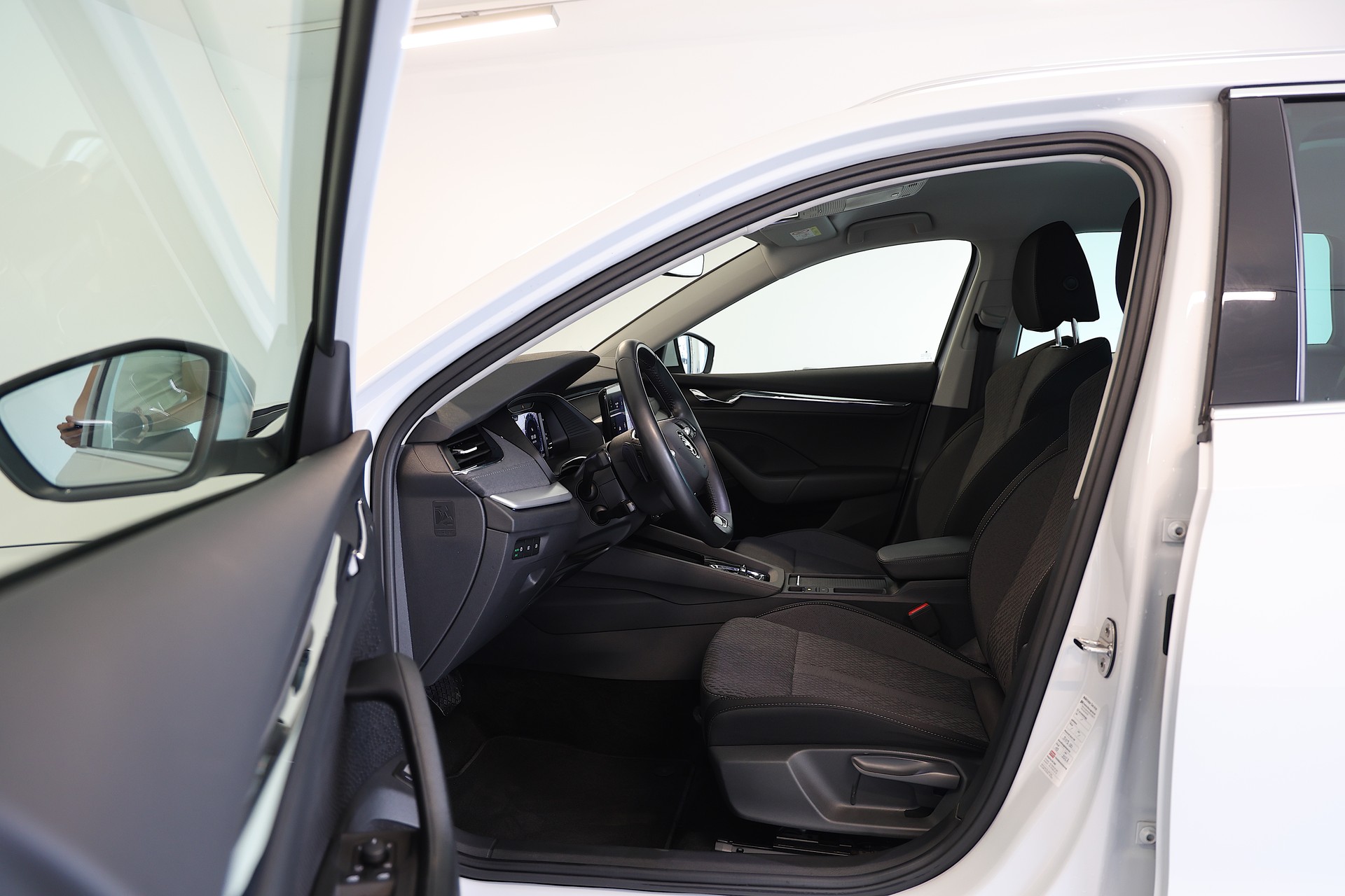 SKODA Octavia Combi 2.0 TDI DSG Style-image-5