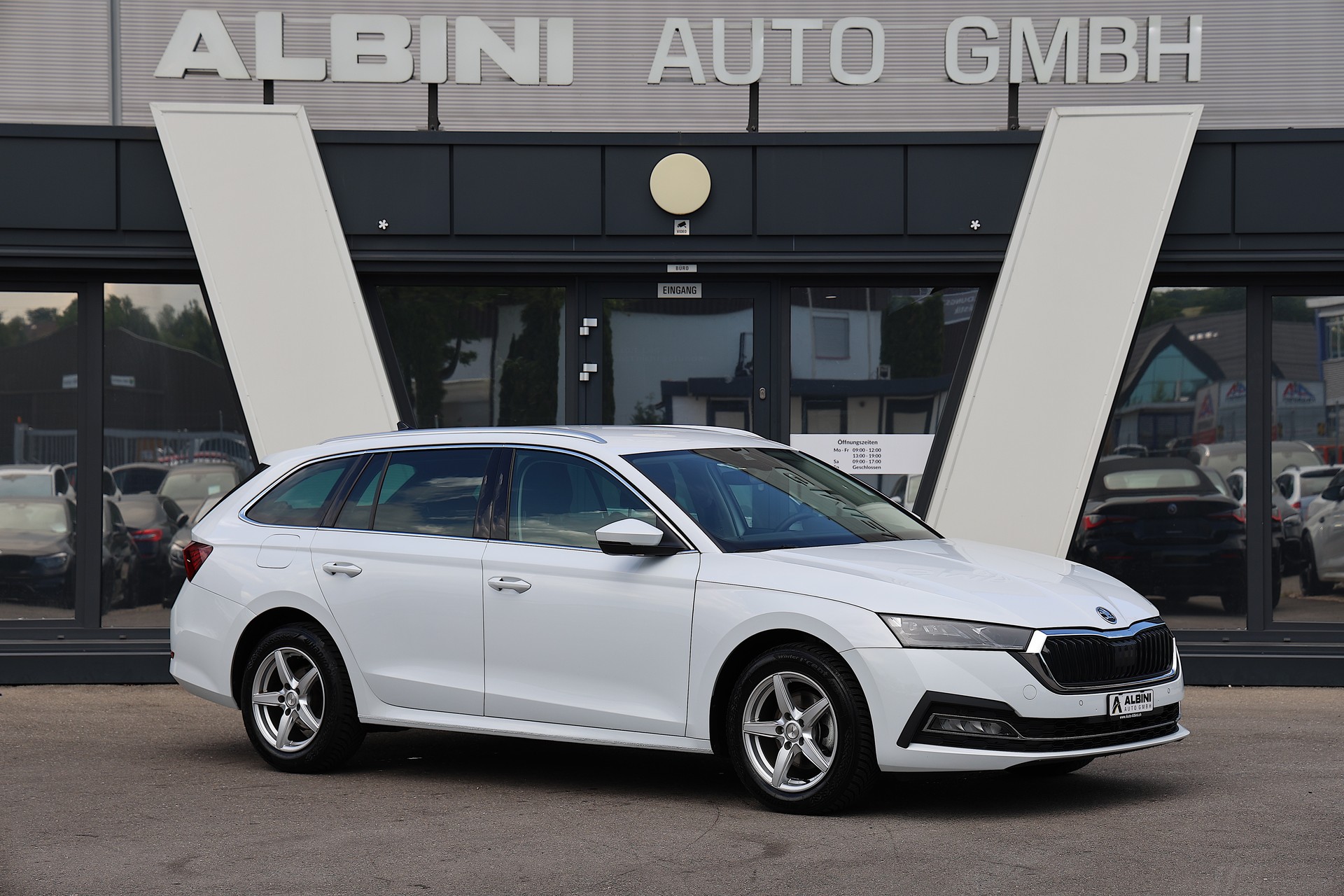 SKODA Octavia Combi 2.0 TDI DSG Style-showroom-element-1