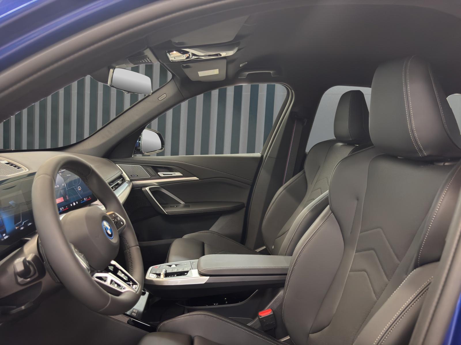 BMW iX1 30 xDrive-image-13