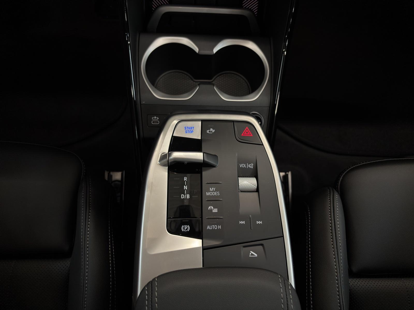 BMW iX1 30 xDrive-image-19