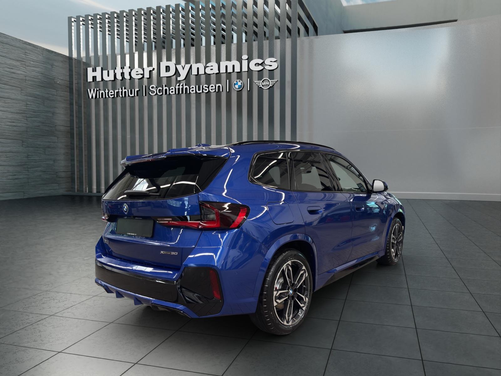 BMW iX1 30 xDrive-image-4
