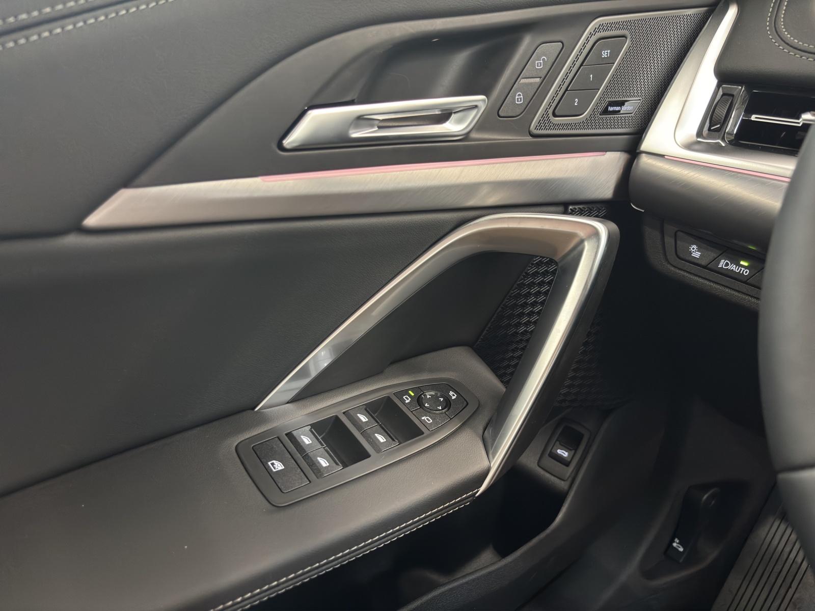 BMW iX1 30 xDrive-image-15