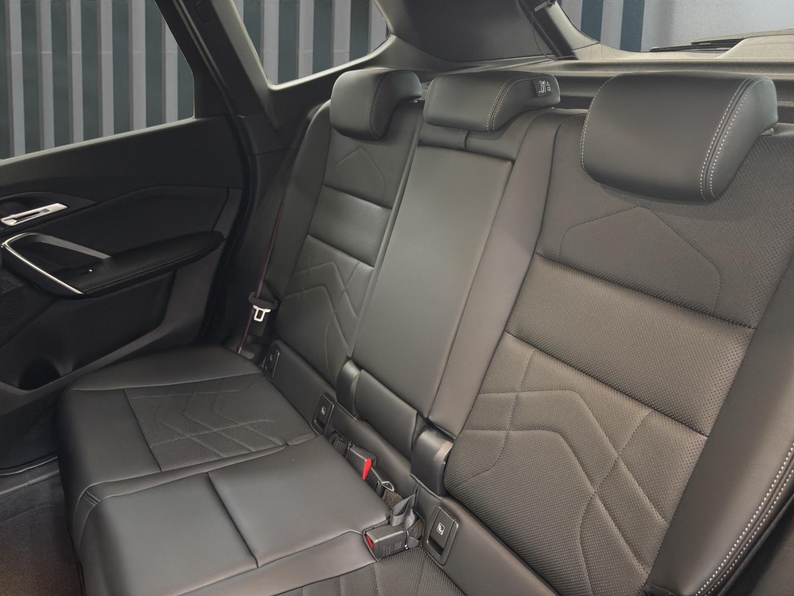 BMW iX1 30 xDrive-image-17