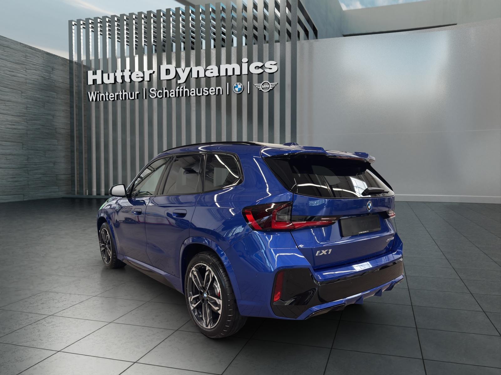 BMW iX1 30 xDrive-image-6