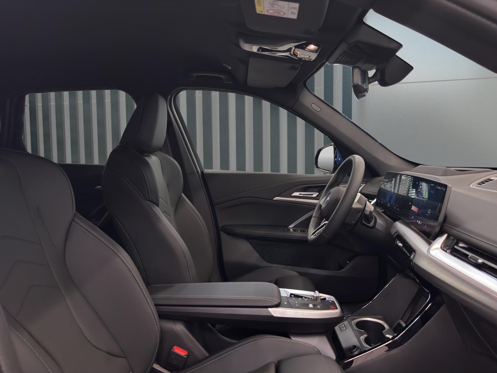 BMW iX1 30 xDrive-image-14