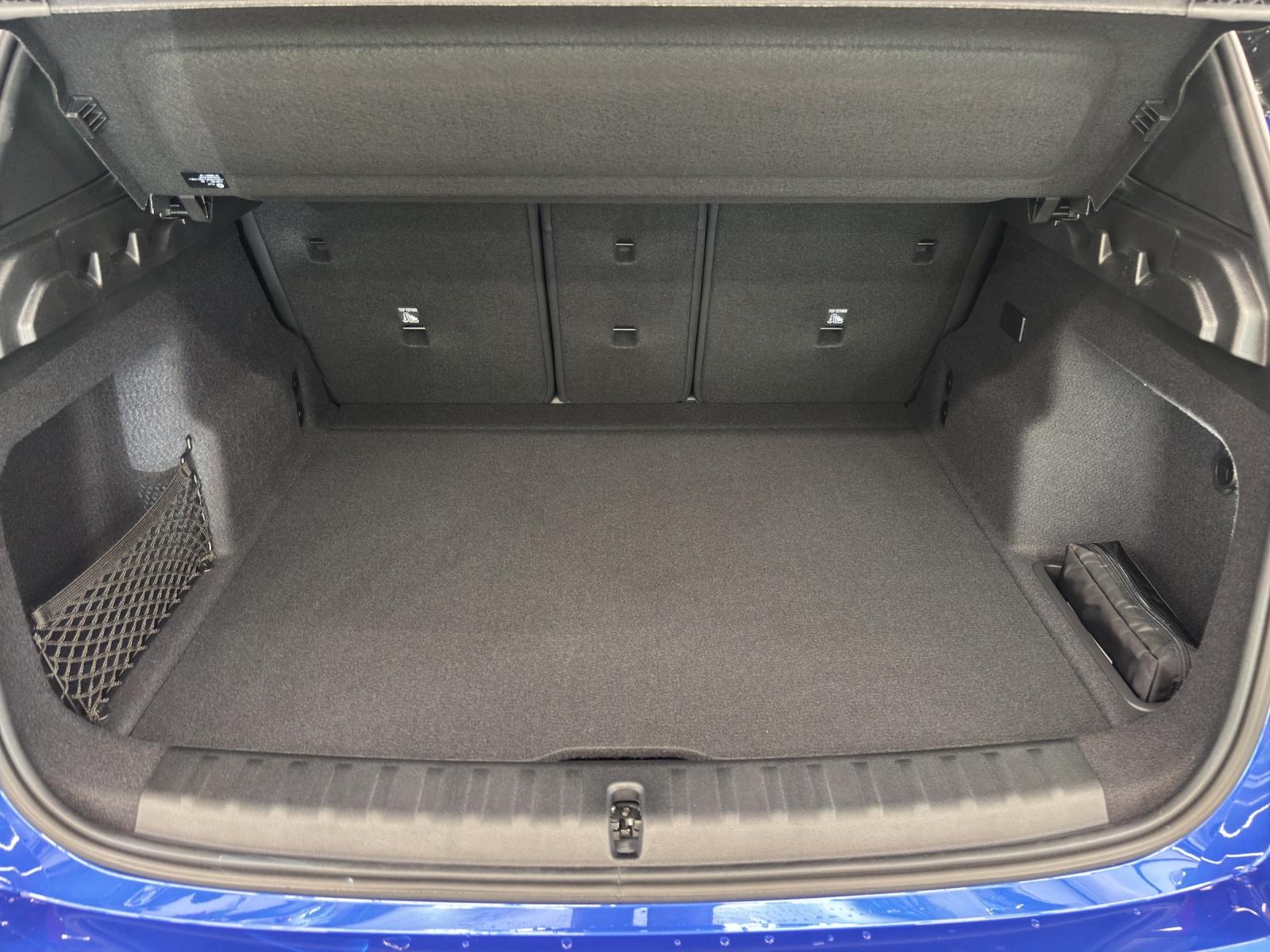 BMW iX1 30 xDrive-image-18