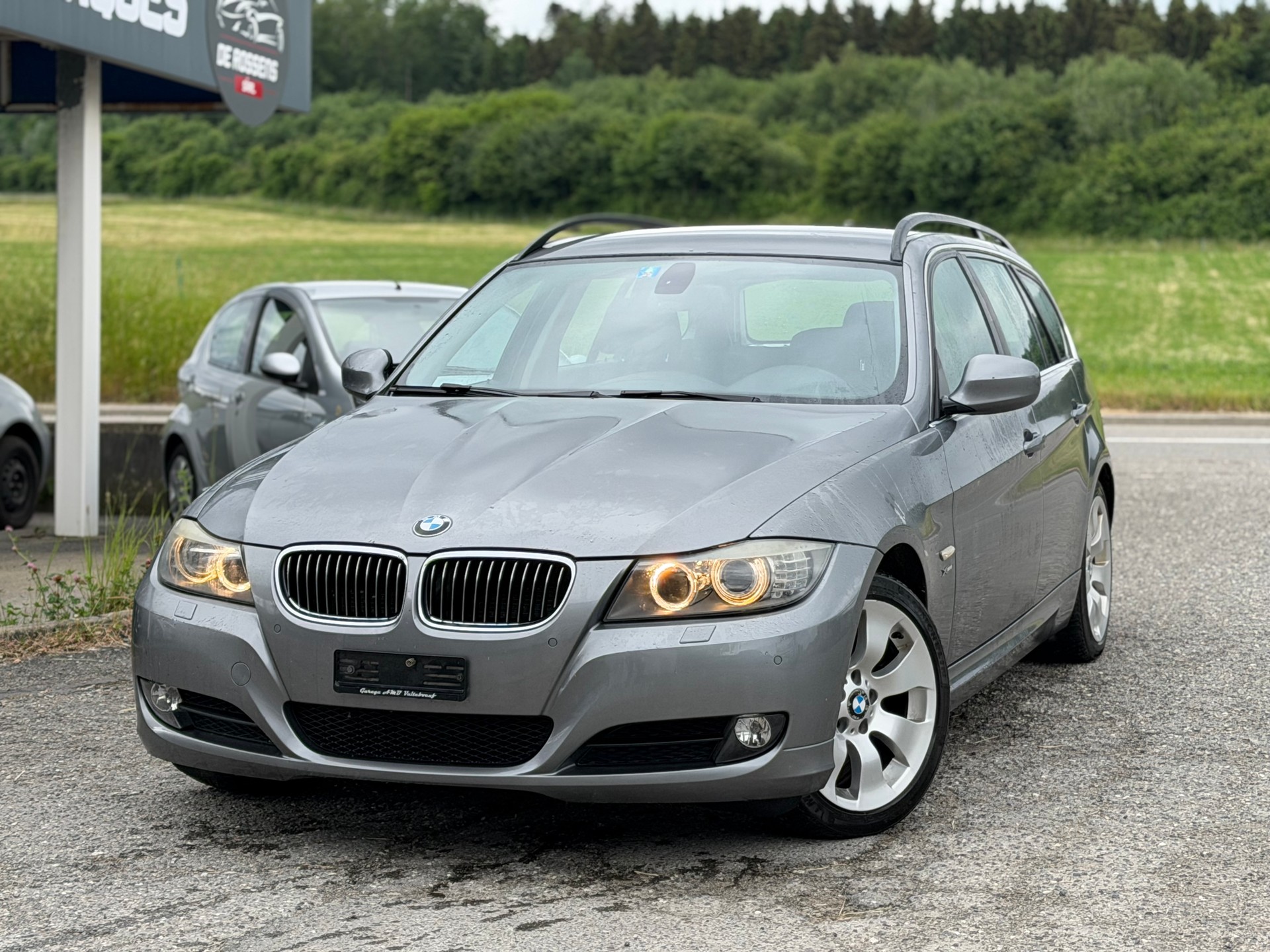 BMW 325i xDrive Touring Steptronic-image-0