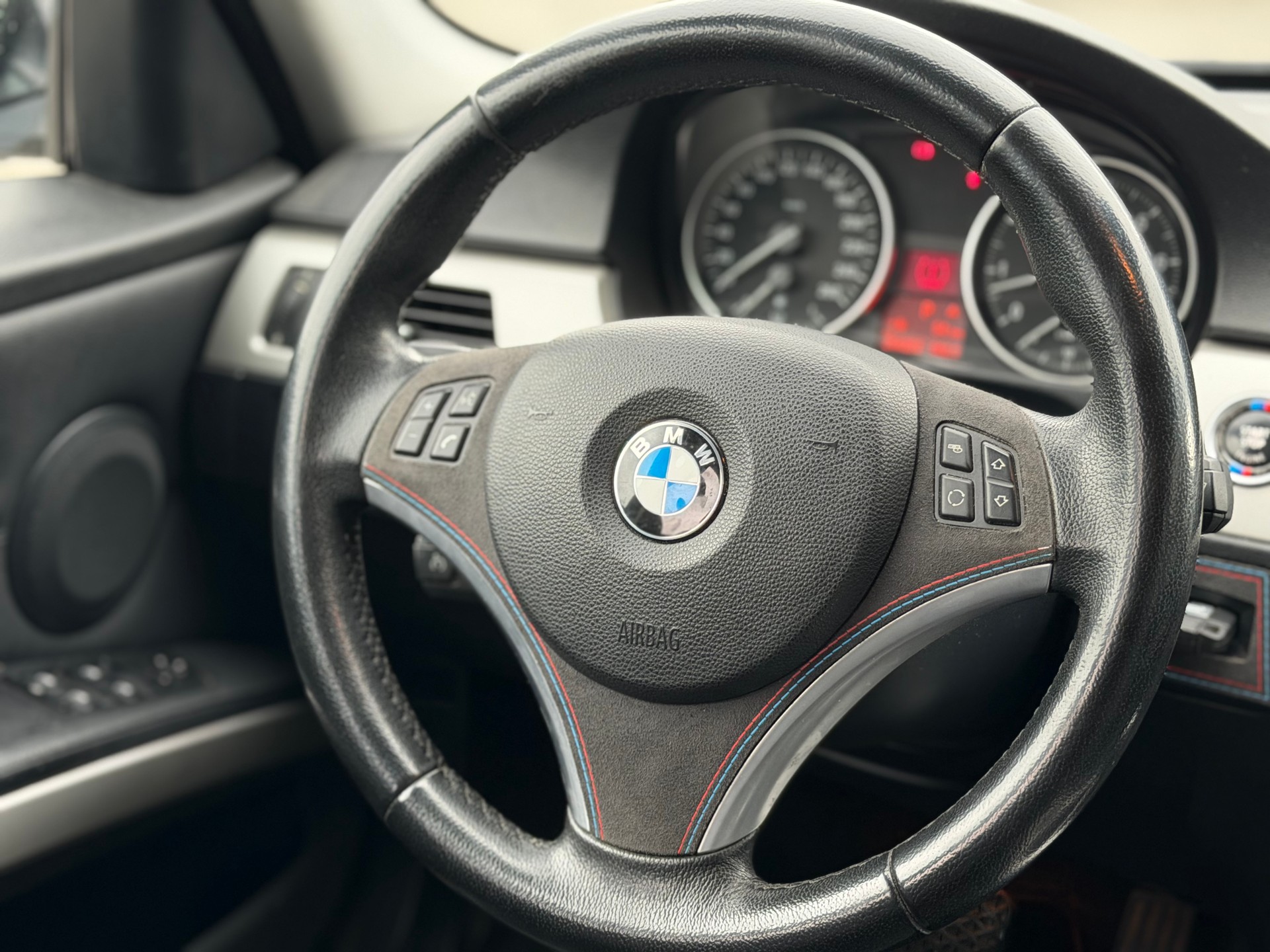 BMW 325i xDrive Touring Steptronic-image-10