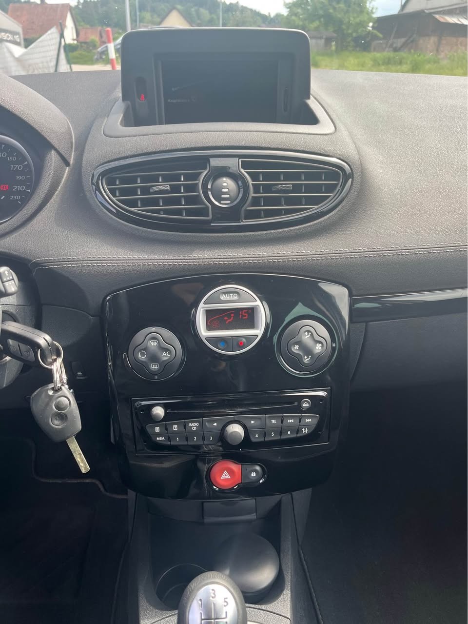 RENAULT Clio 1.2 16V Turbo Night&Day-image-8