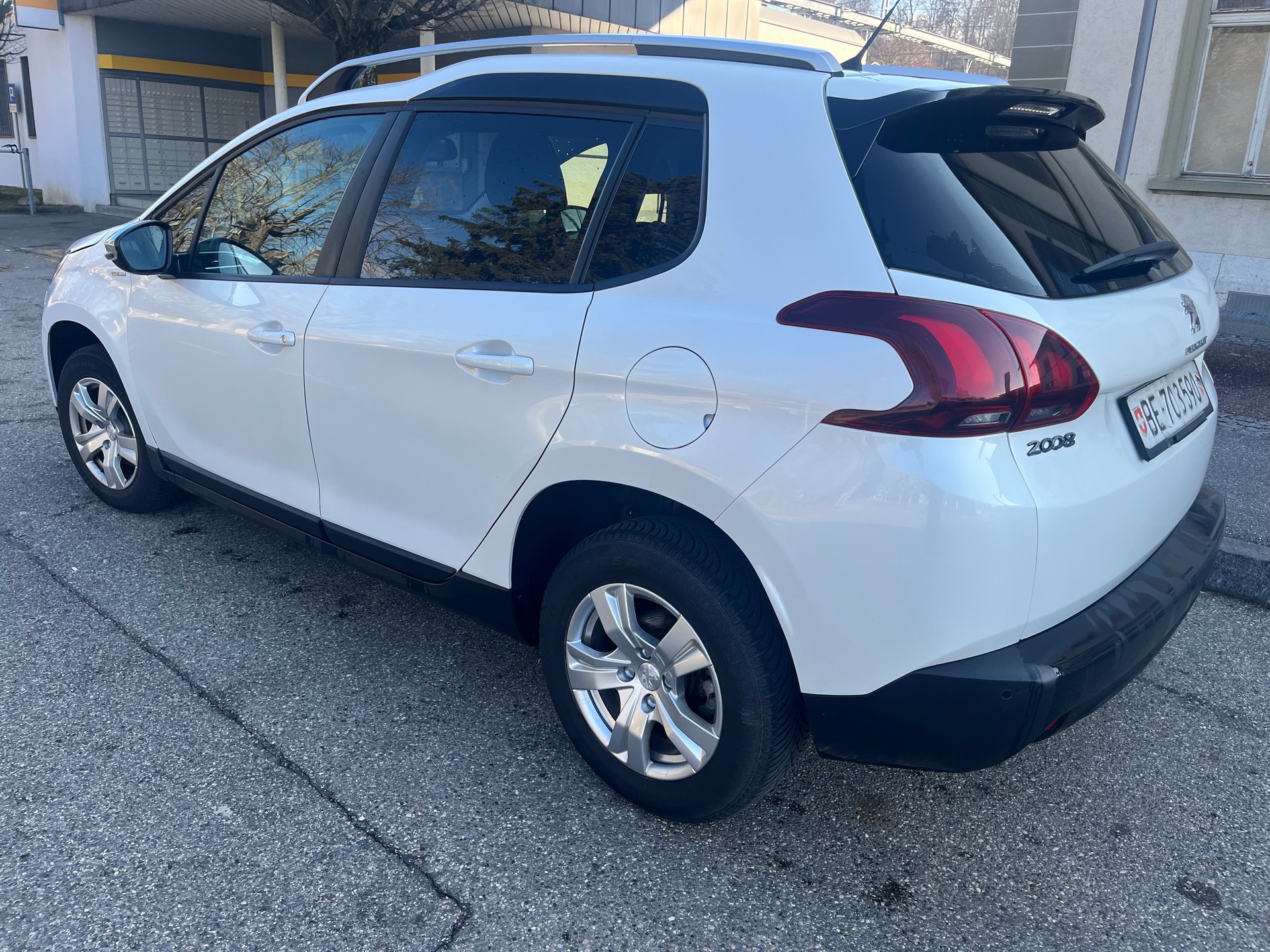 PEUGEOT 2008 1.2 PureTech Style EAT6-image-8
