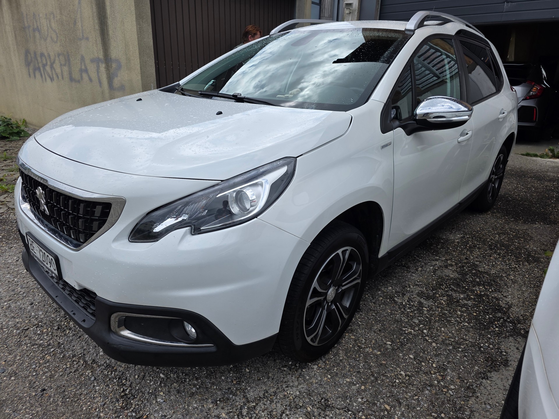 PEUGEOT 2008 1.2 PureTech Style EAT6-image-12