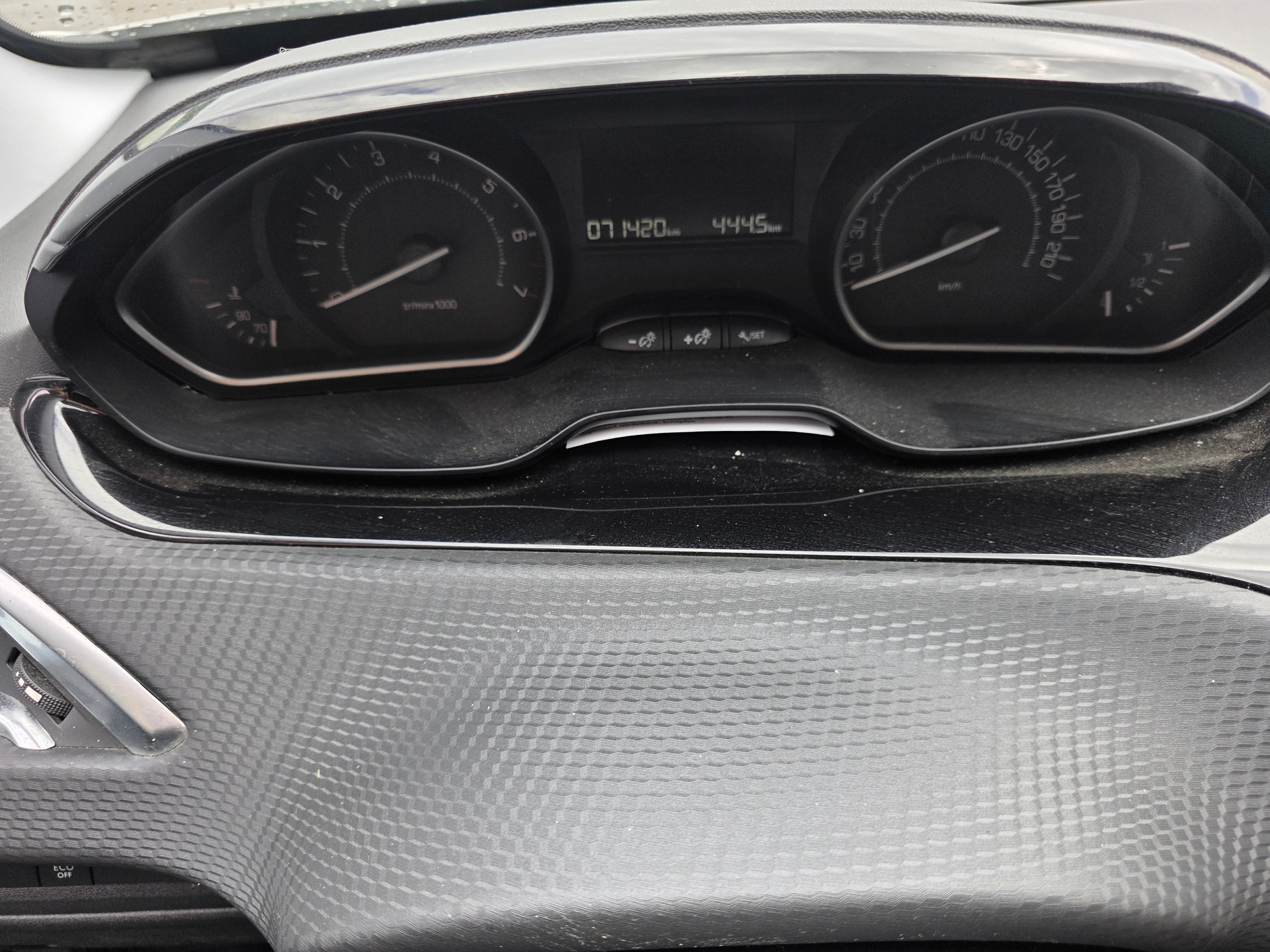 PEUGEOT 2008 1.2 PureTech Style EAT6-image-2