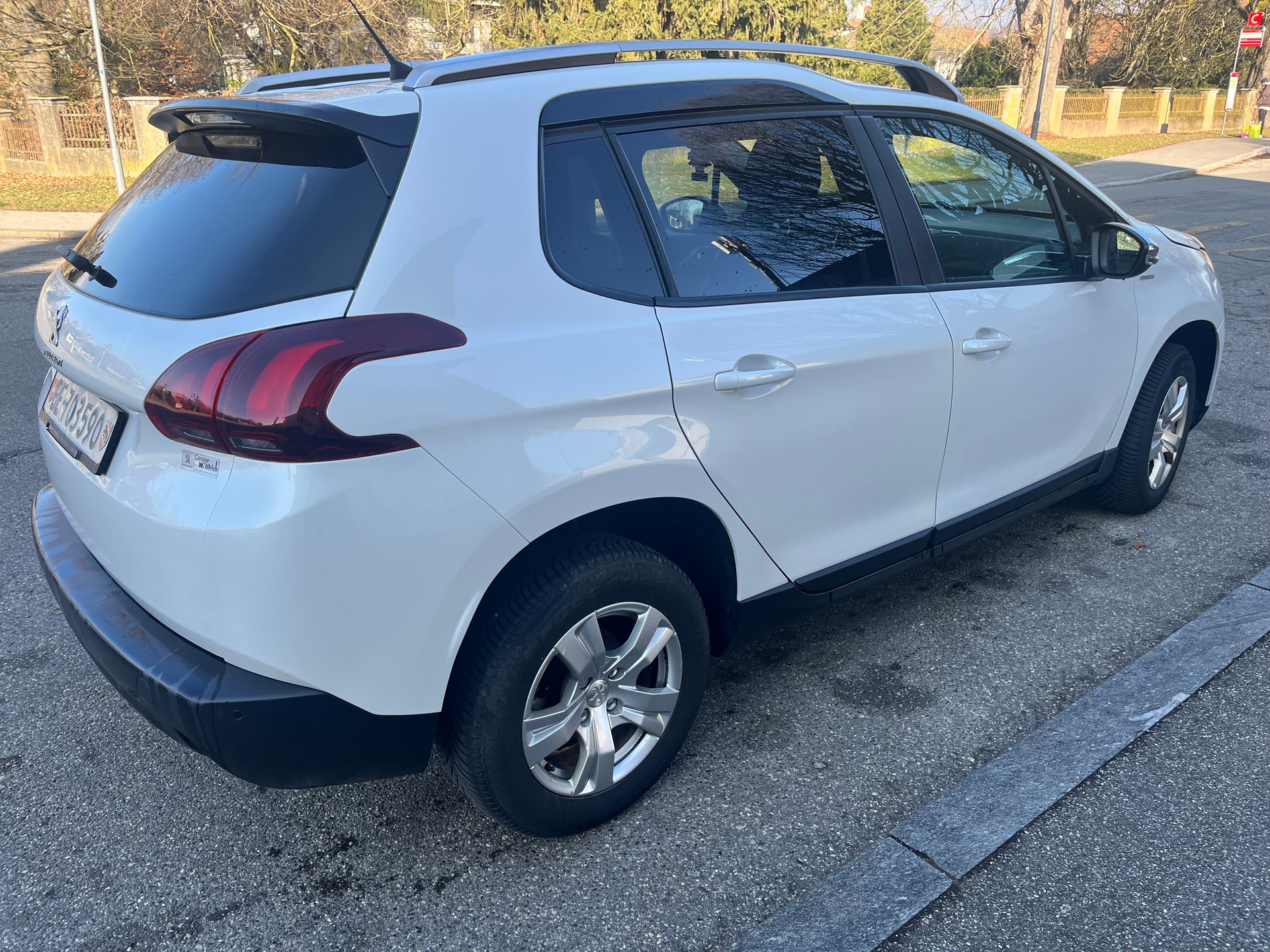 PEUGEOT 2008 1.2 PureTech Style EAT6-image-10